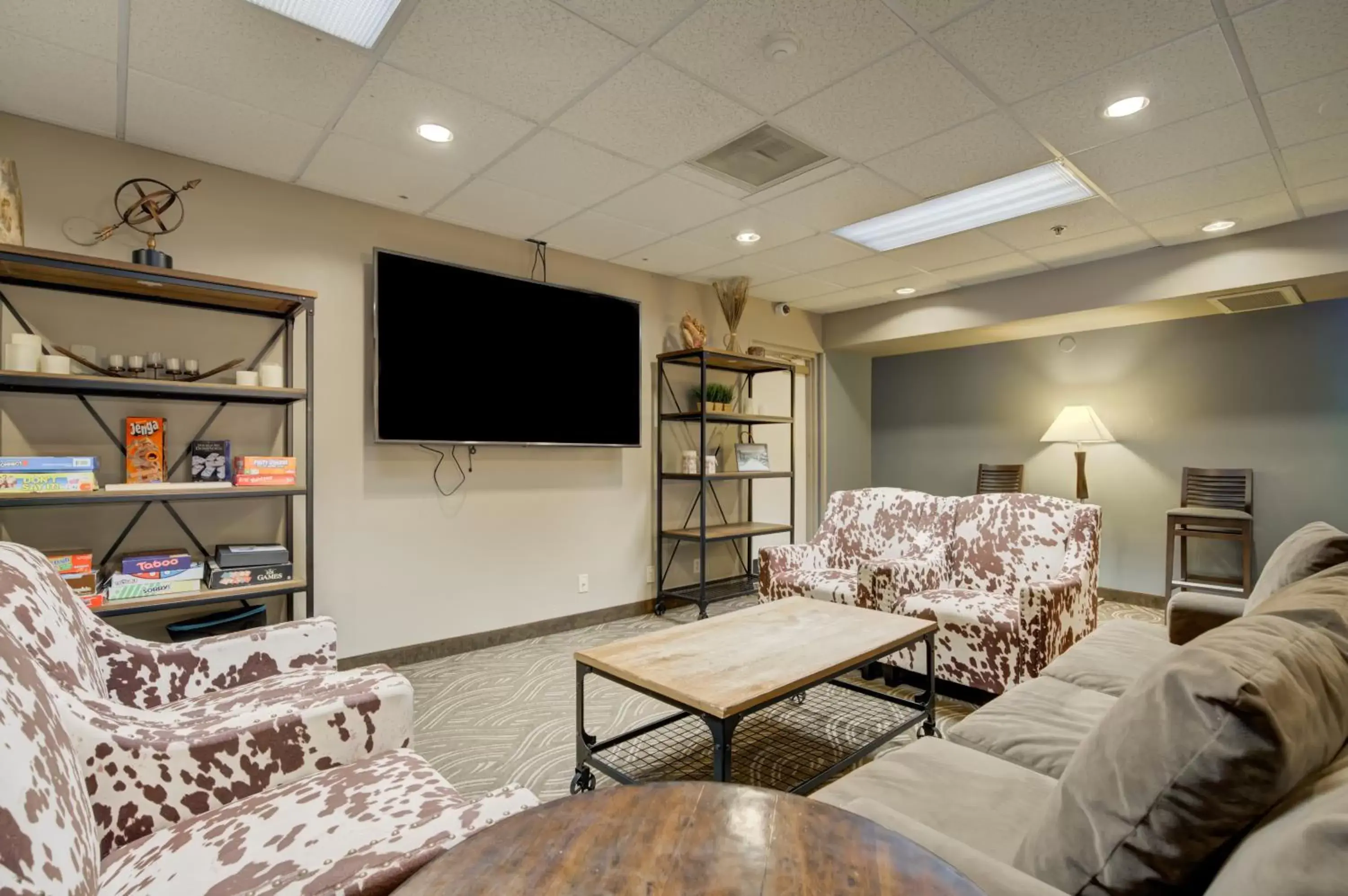 Game Room, Seating Area in The Pine Lodge on Whitefish River, Ascend Hotel Collection