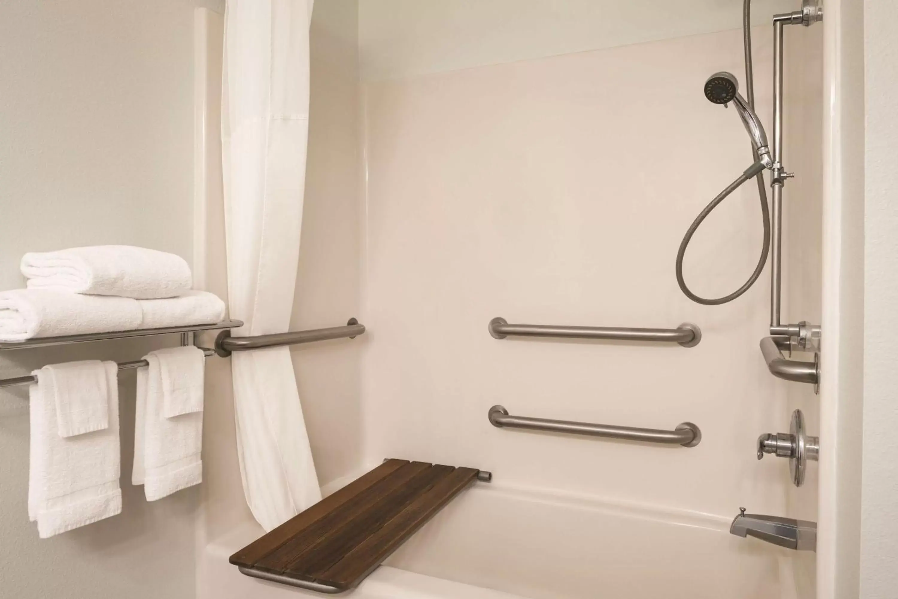 Bathroom in Country Inn & Suites by Radisson, Waterloo, IA