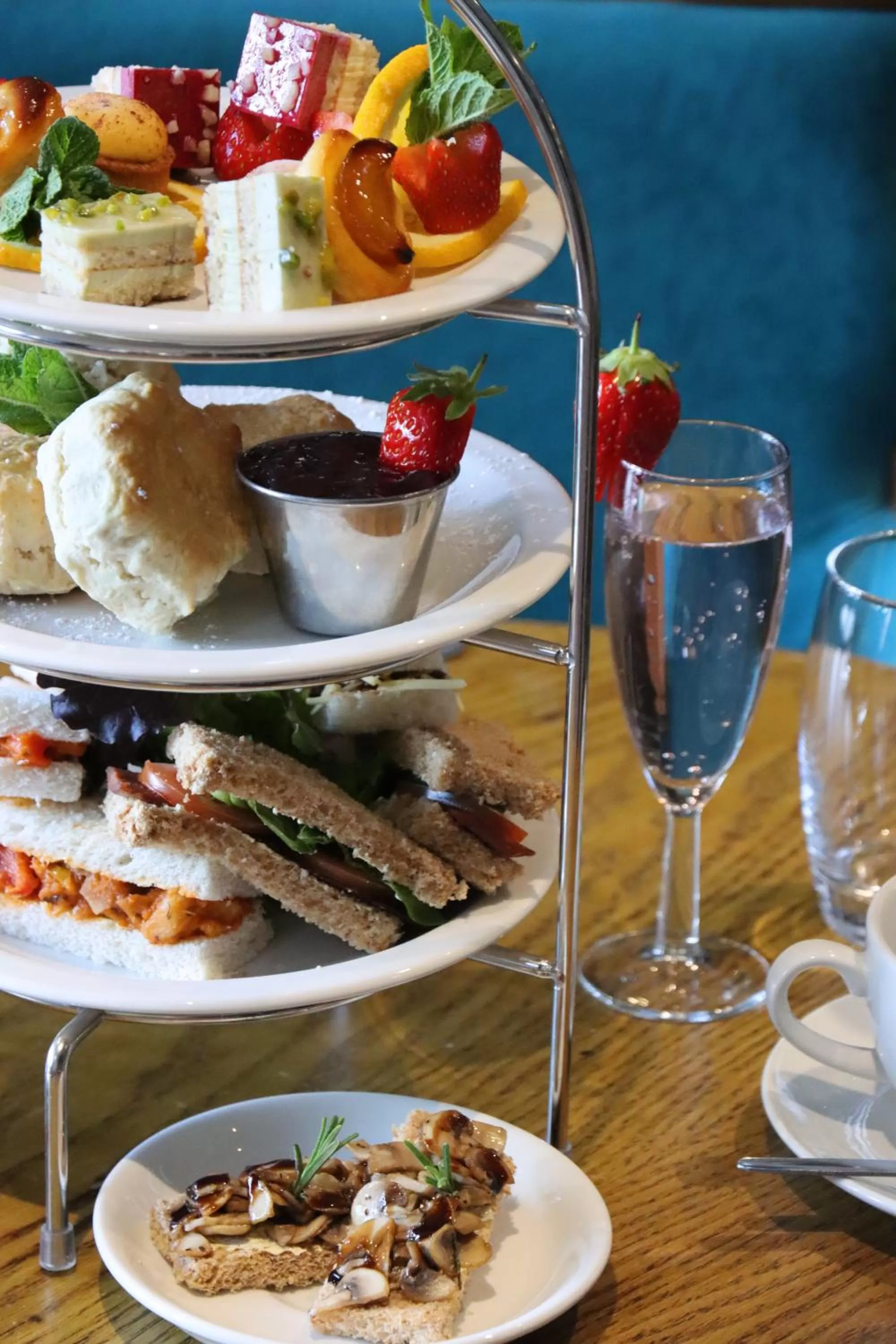 Restaurant/places to eat in Inn On The Lake