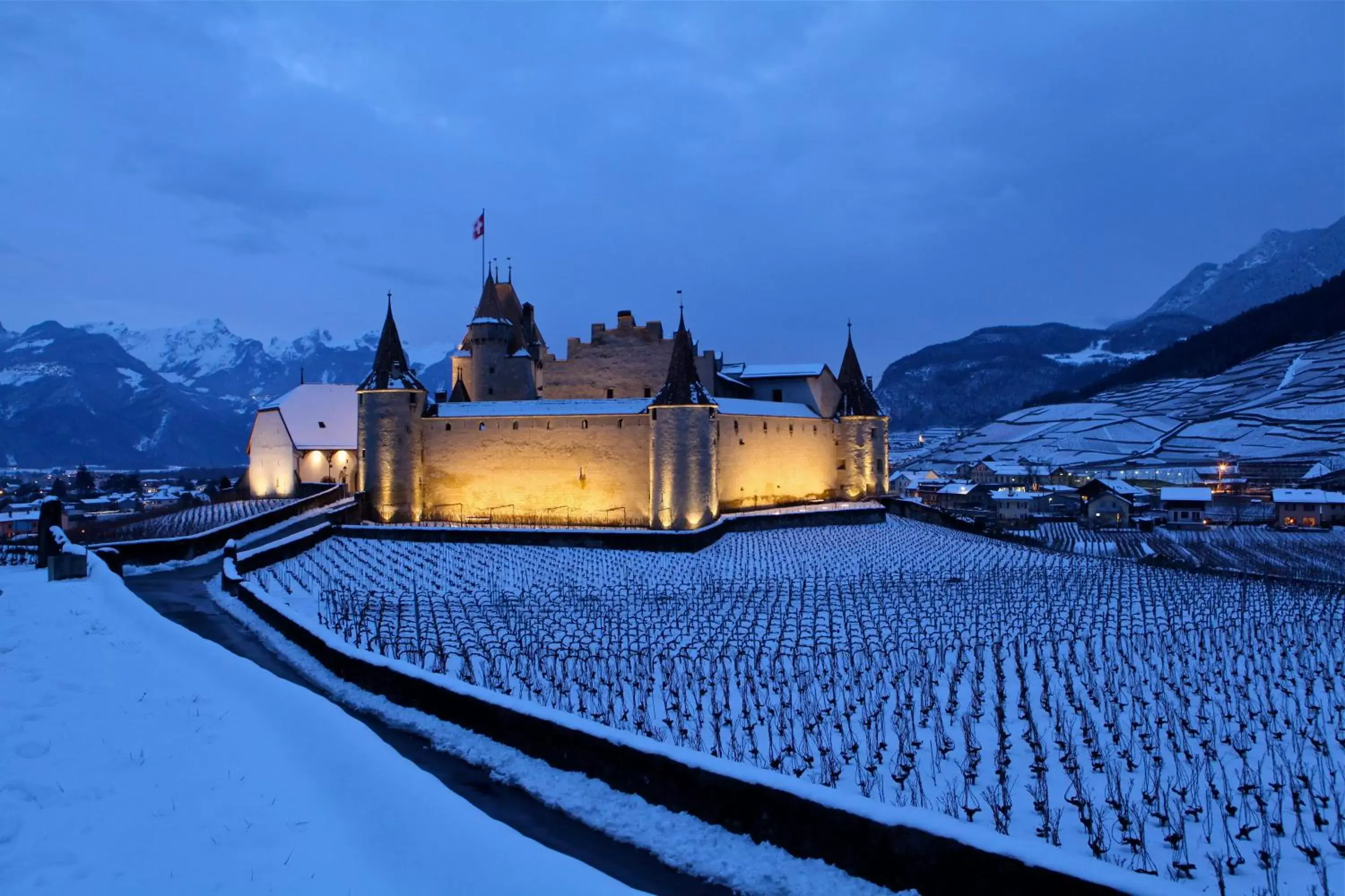 Nearby landmark, Winter in Hotel Du Nord