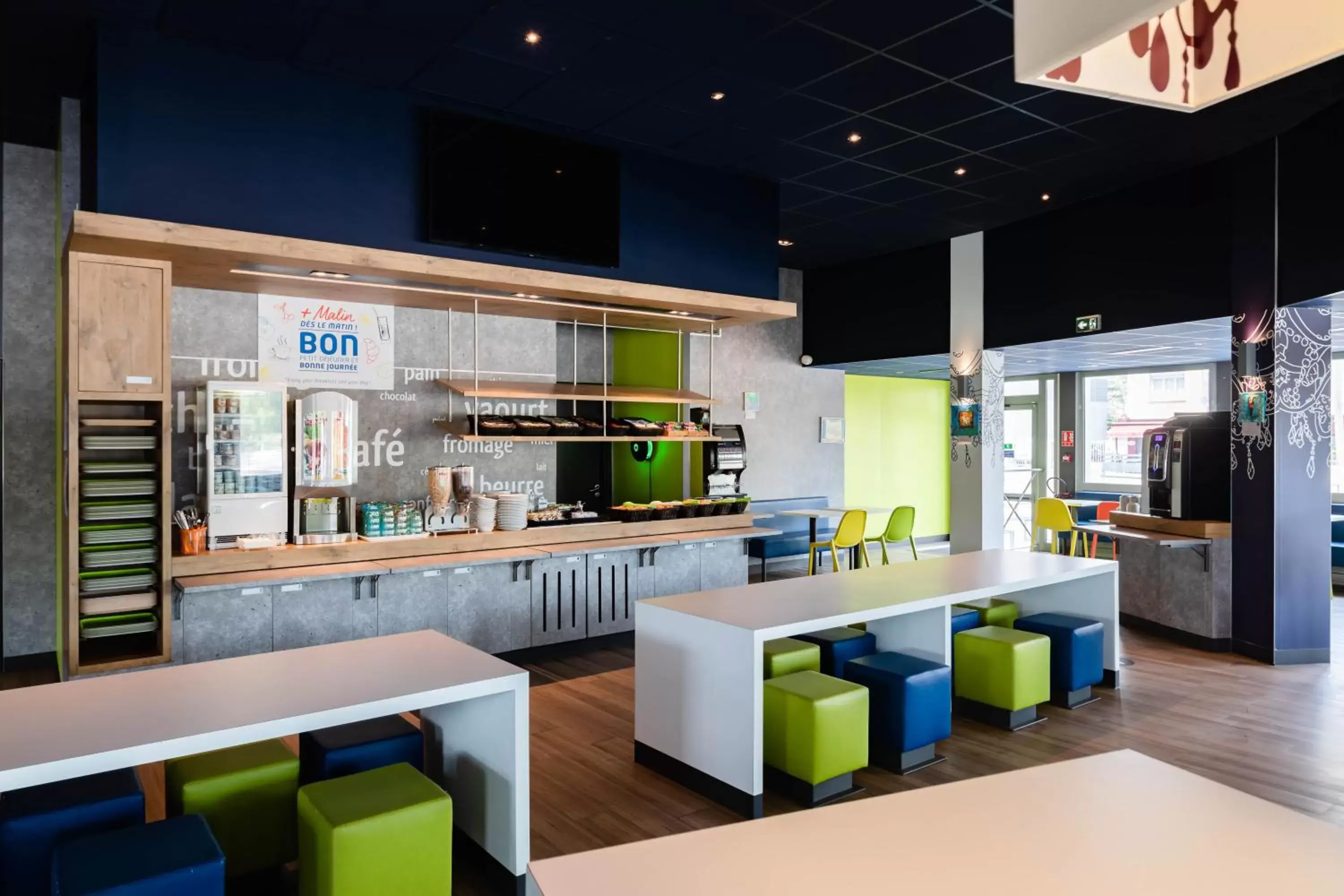 Buffet breakfast, Kitchen/Kitchenette in ibis budget Lyon Villeurbanne