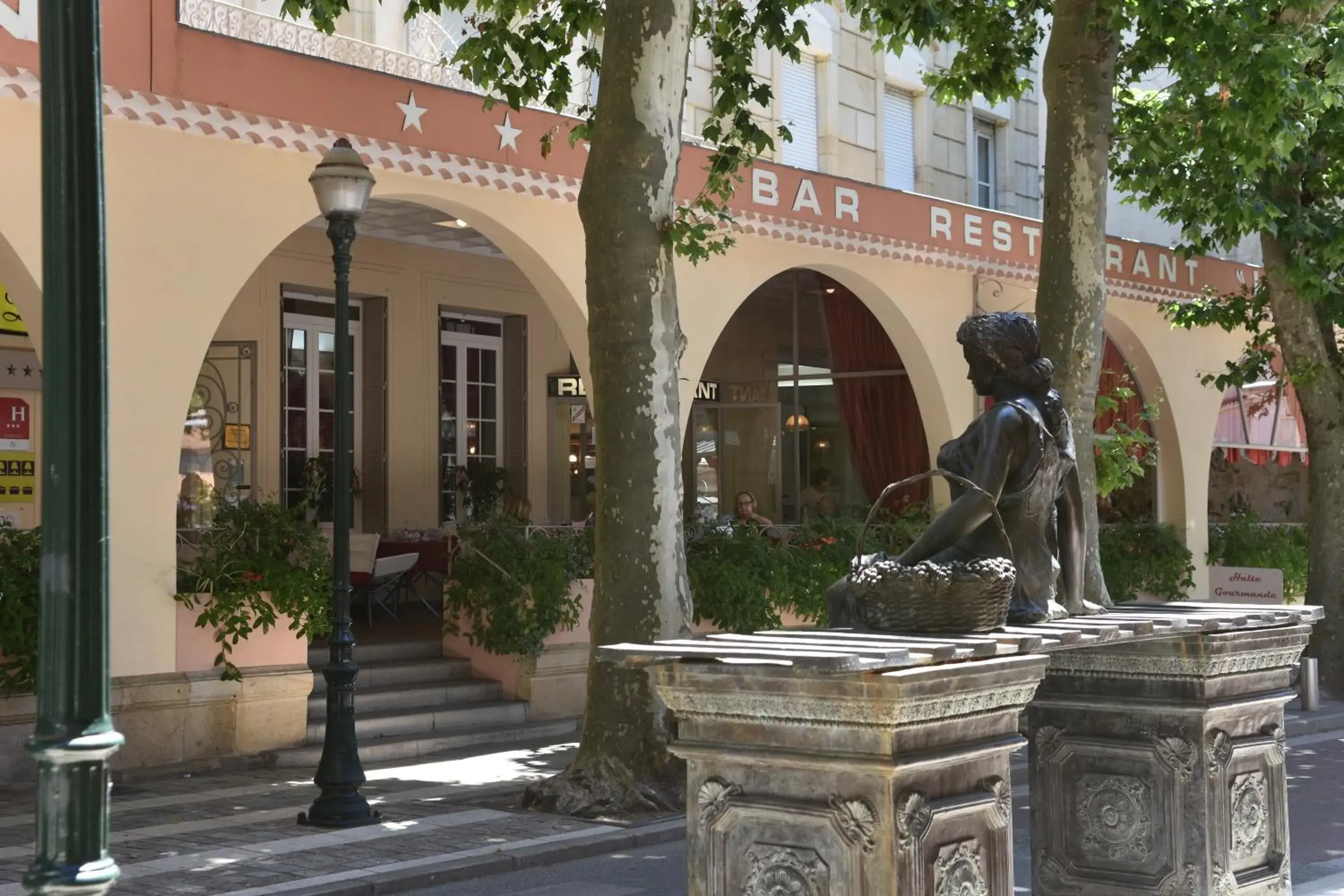 Facade/entrance in Grand Hôtel de Lyon