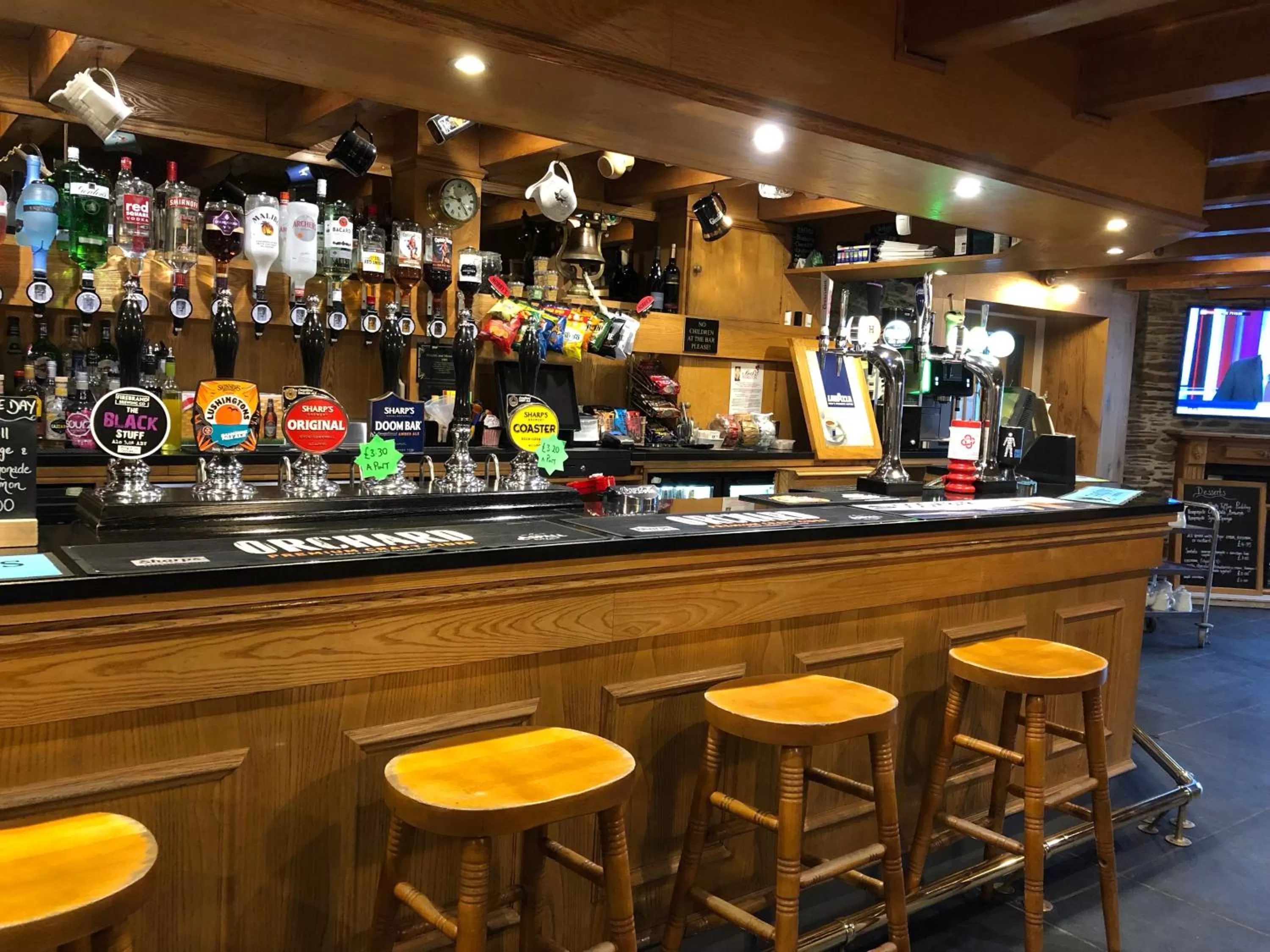 Lounge or bar in The Galleon Inn