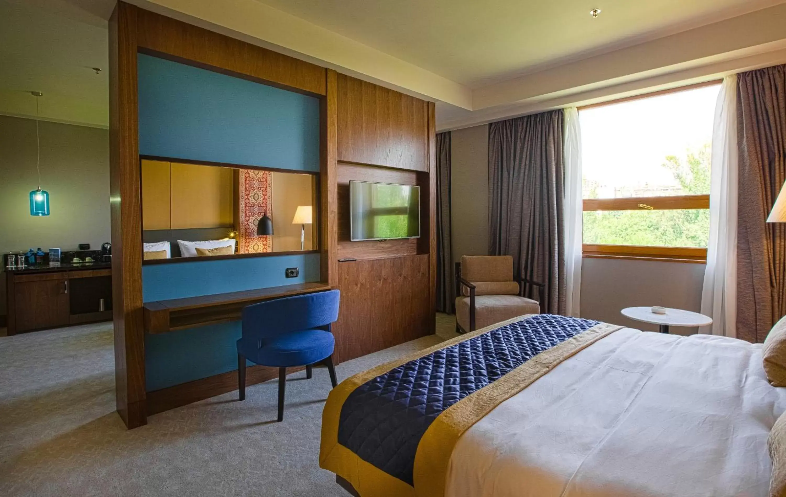 TV and multimedia, Bed in Radisson BLU Hotel Yerevan