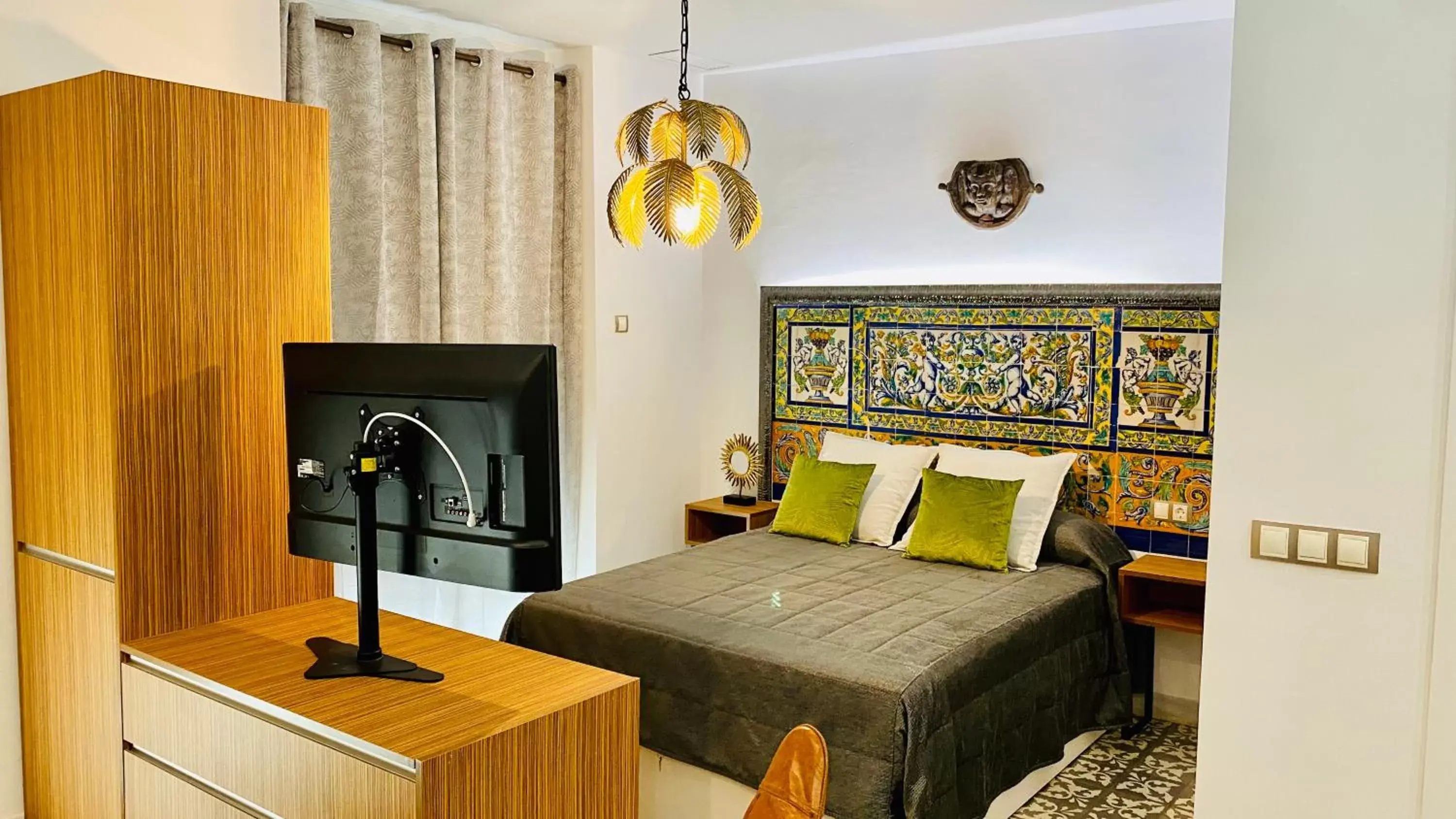 Decorative detail, Bed in Apartamentos "El Escondite de Triana"