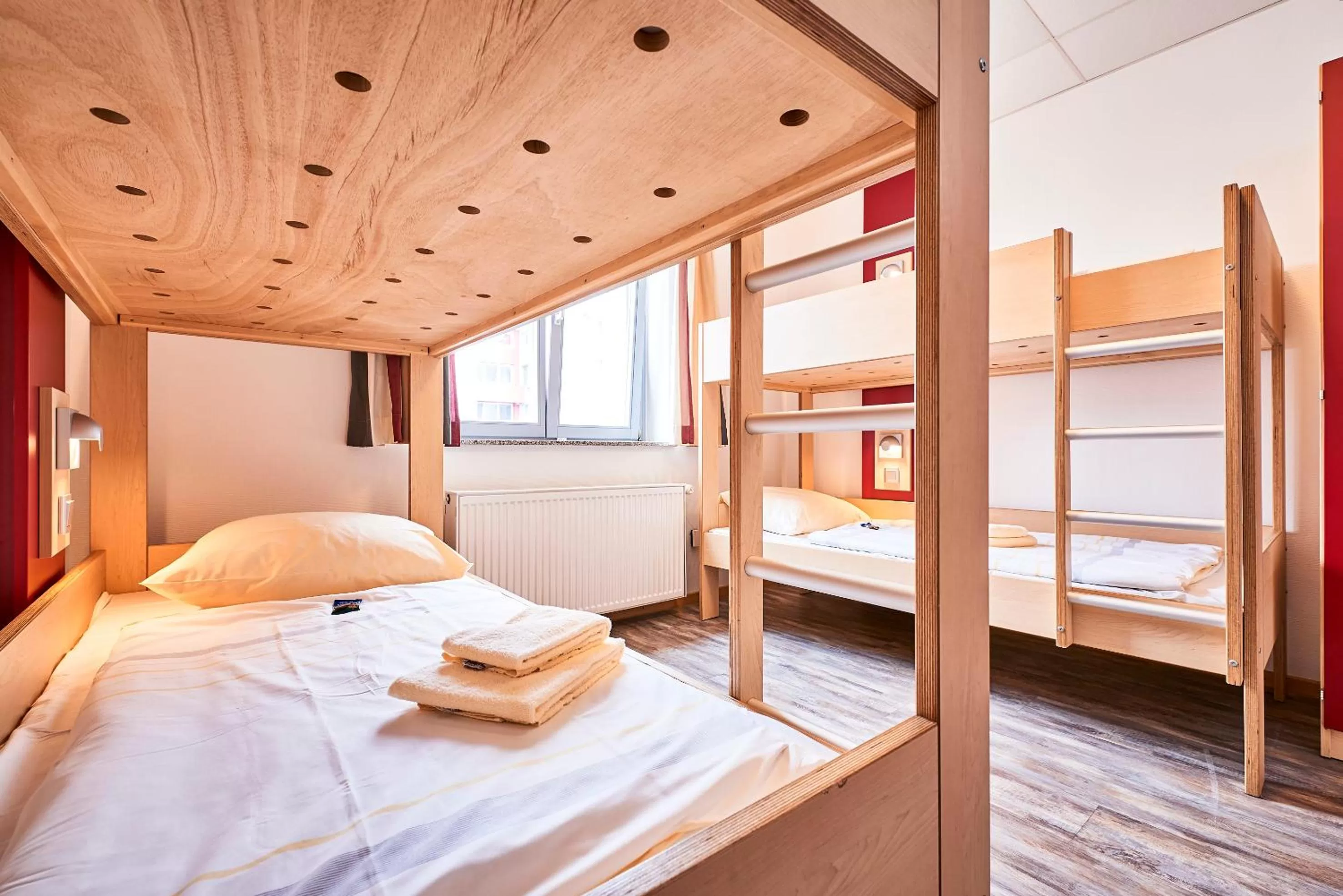 Photo of the whole room, Bed in DJH-Gästehaus Bermuda3Eck