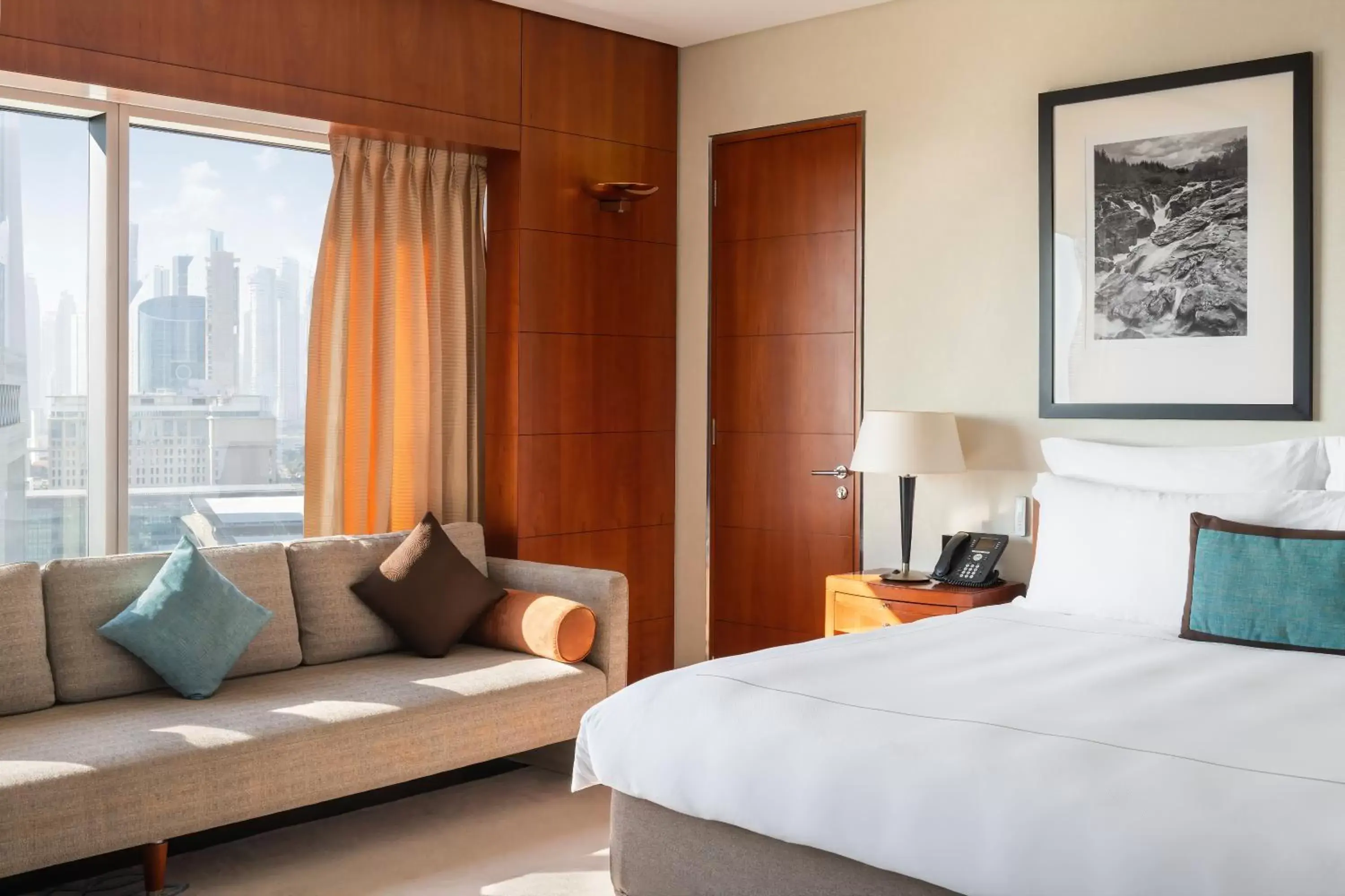 Seating area, Bed in Jumeirah Emirates Towers