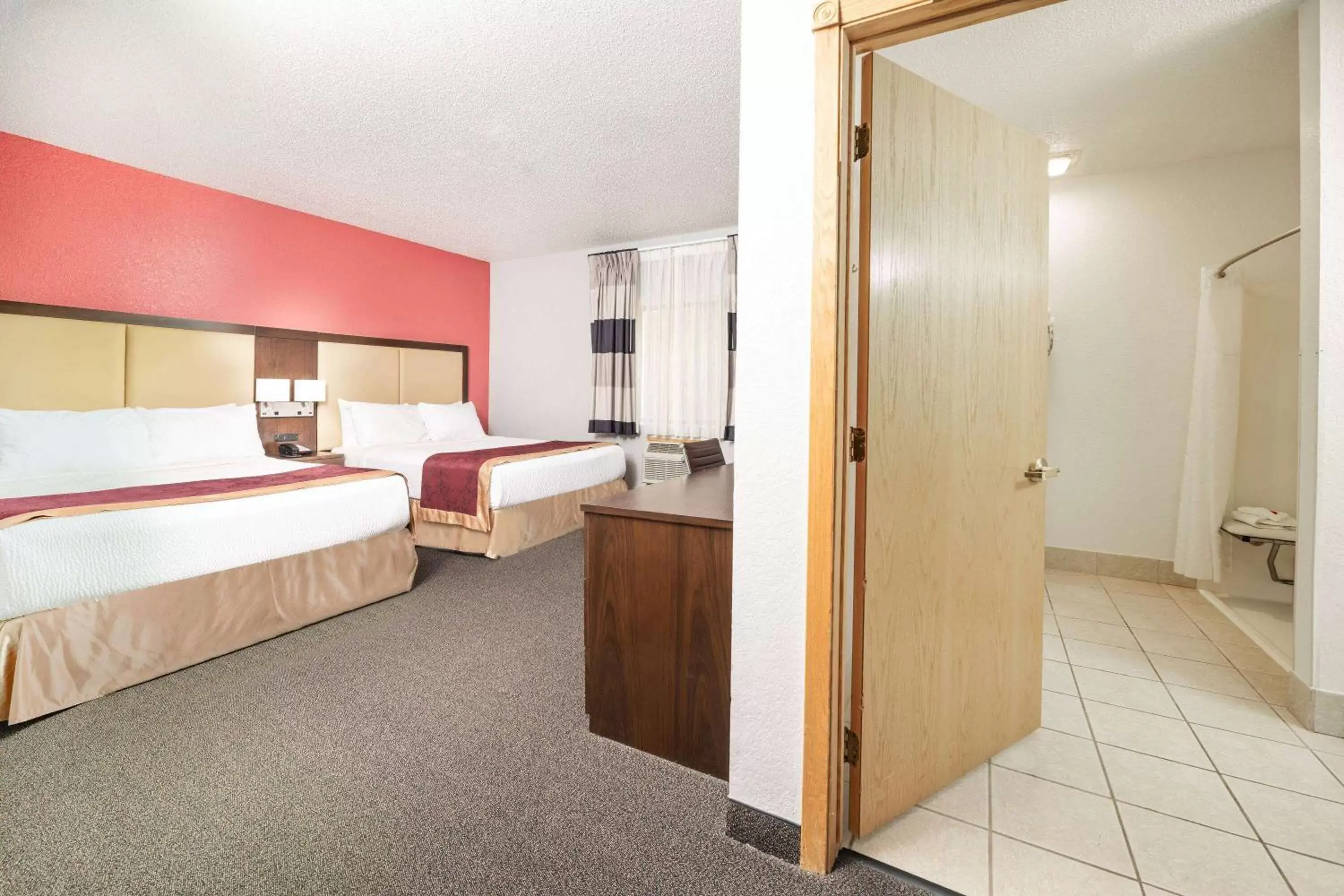 Photo of the whole room, Bed in Ramada by Wyndham Keystone Near Mt Rushmore