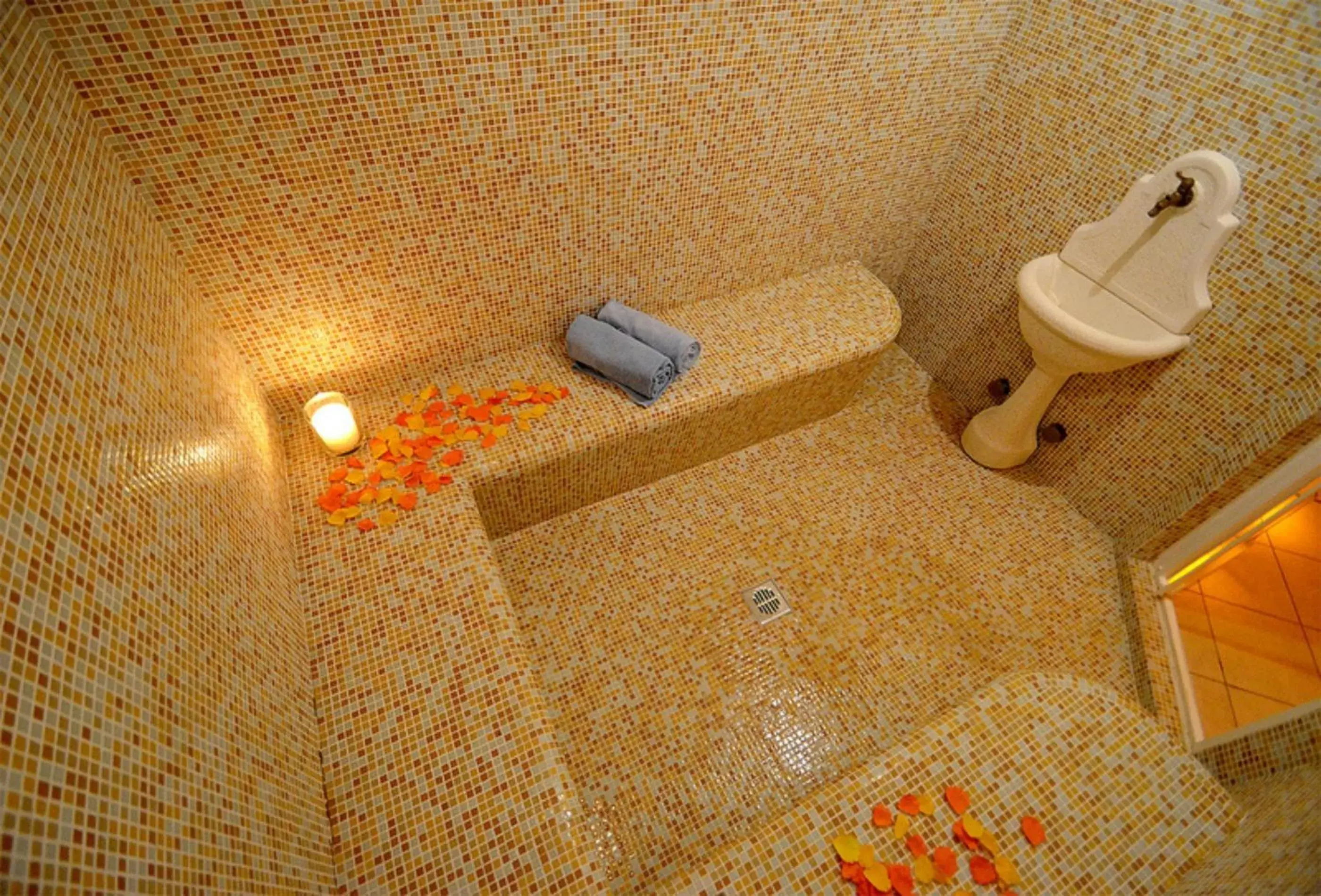 Spa and wellness centre/facilities, Bathroom in Hotel Nigritella