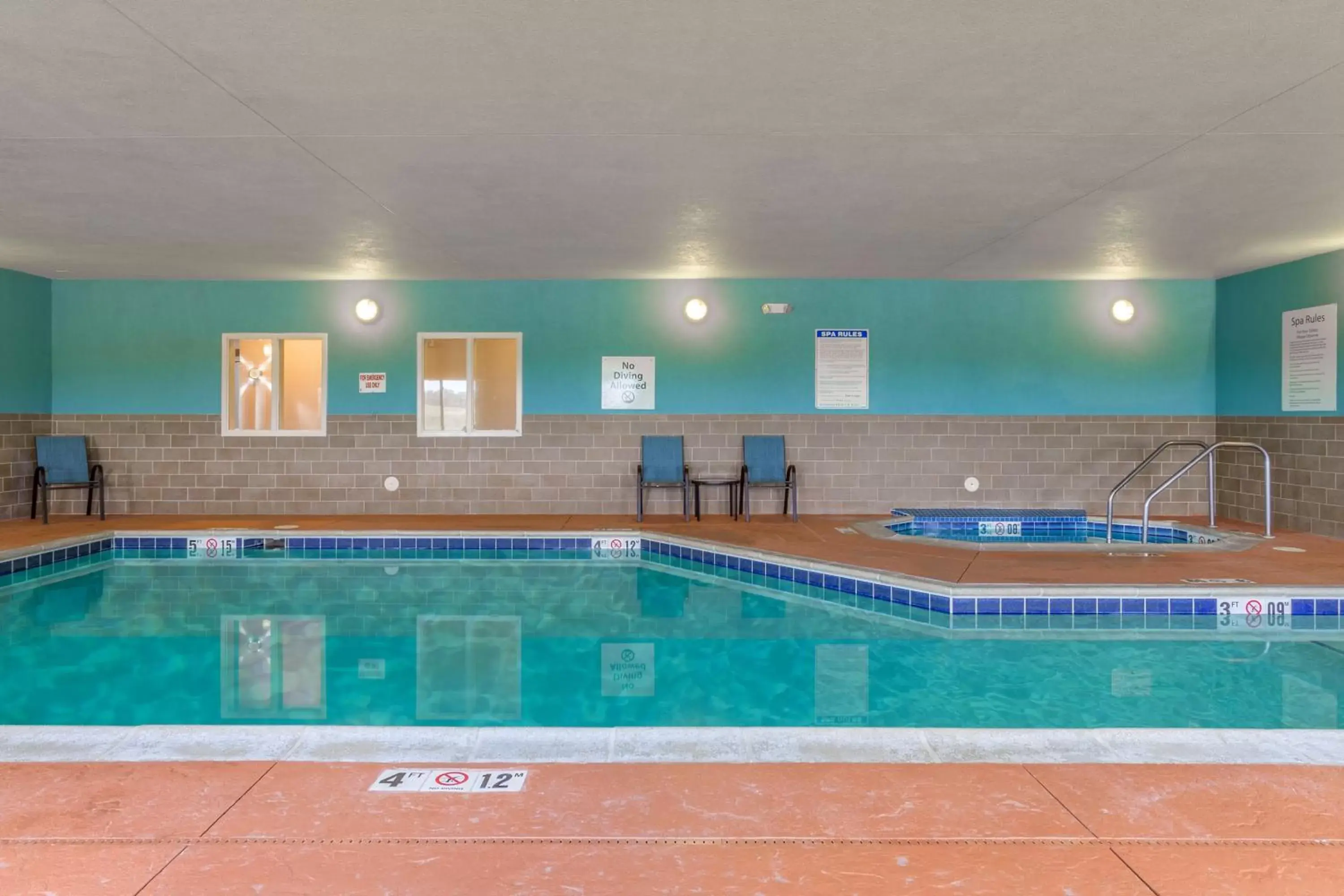 Swimming Pool in Holiday Inn Express - Albert Lea, an IHG Hotel