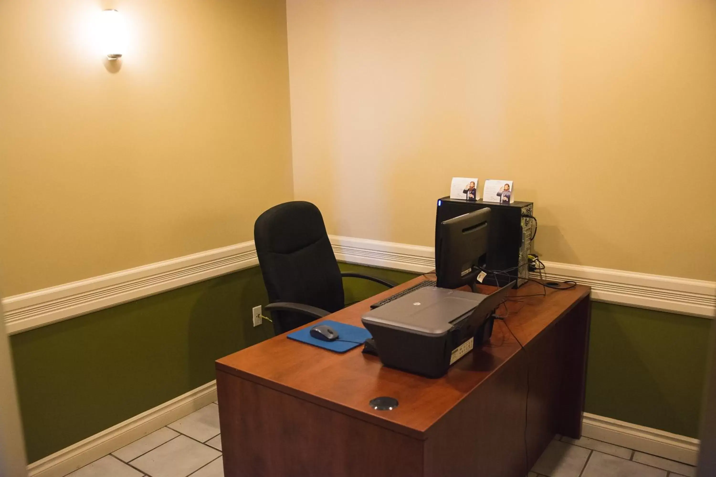 Business facilities in Days Inn by Wyndham High Level