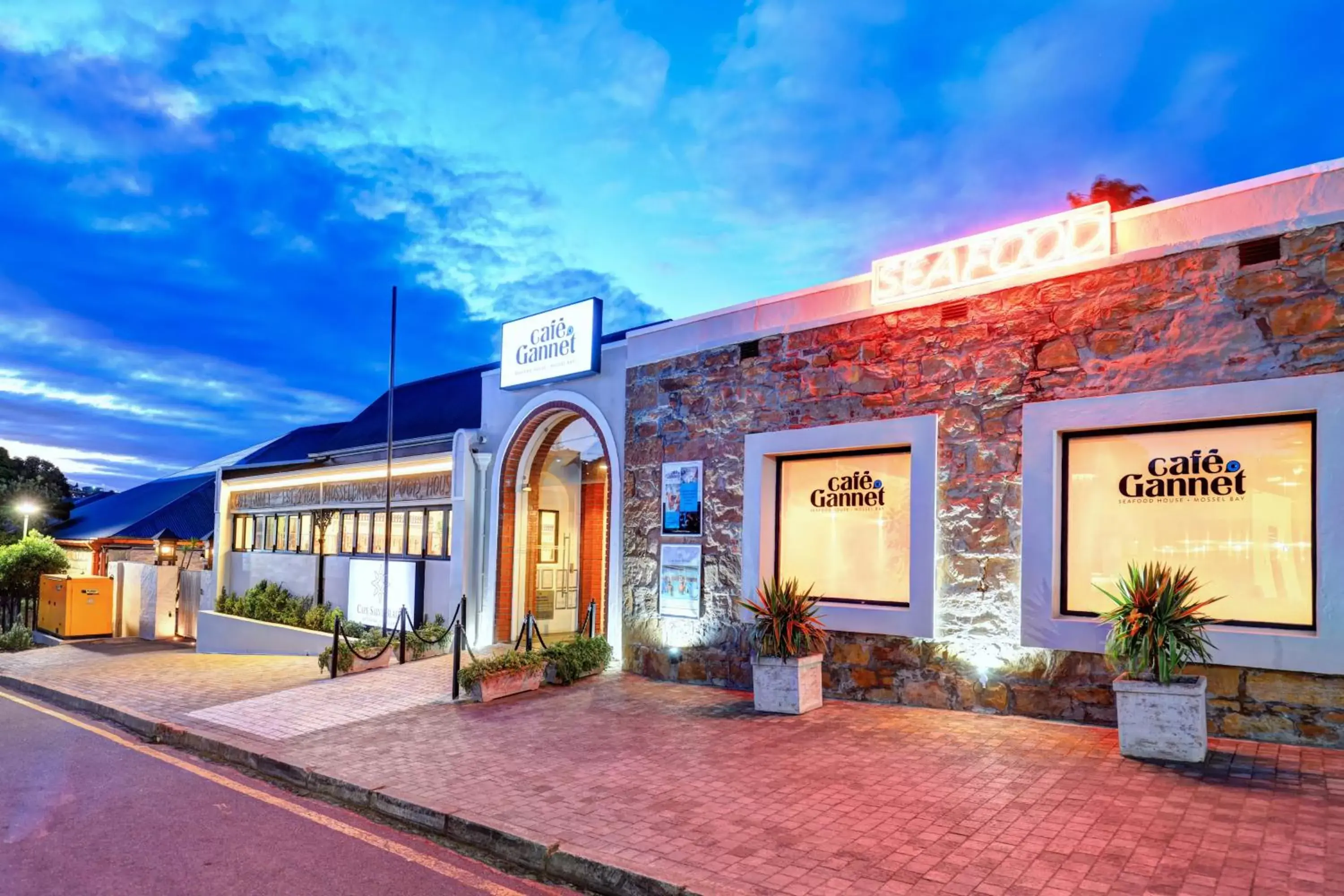 Restaurant/places to eat, Property Building in Protea Hotel by Marriott Mossel Bay