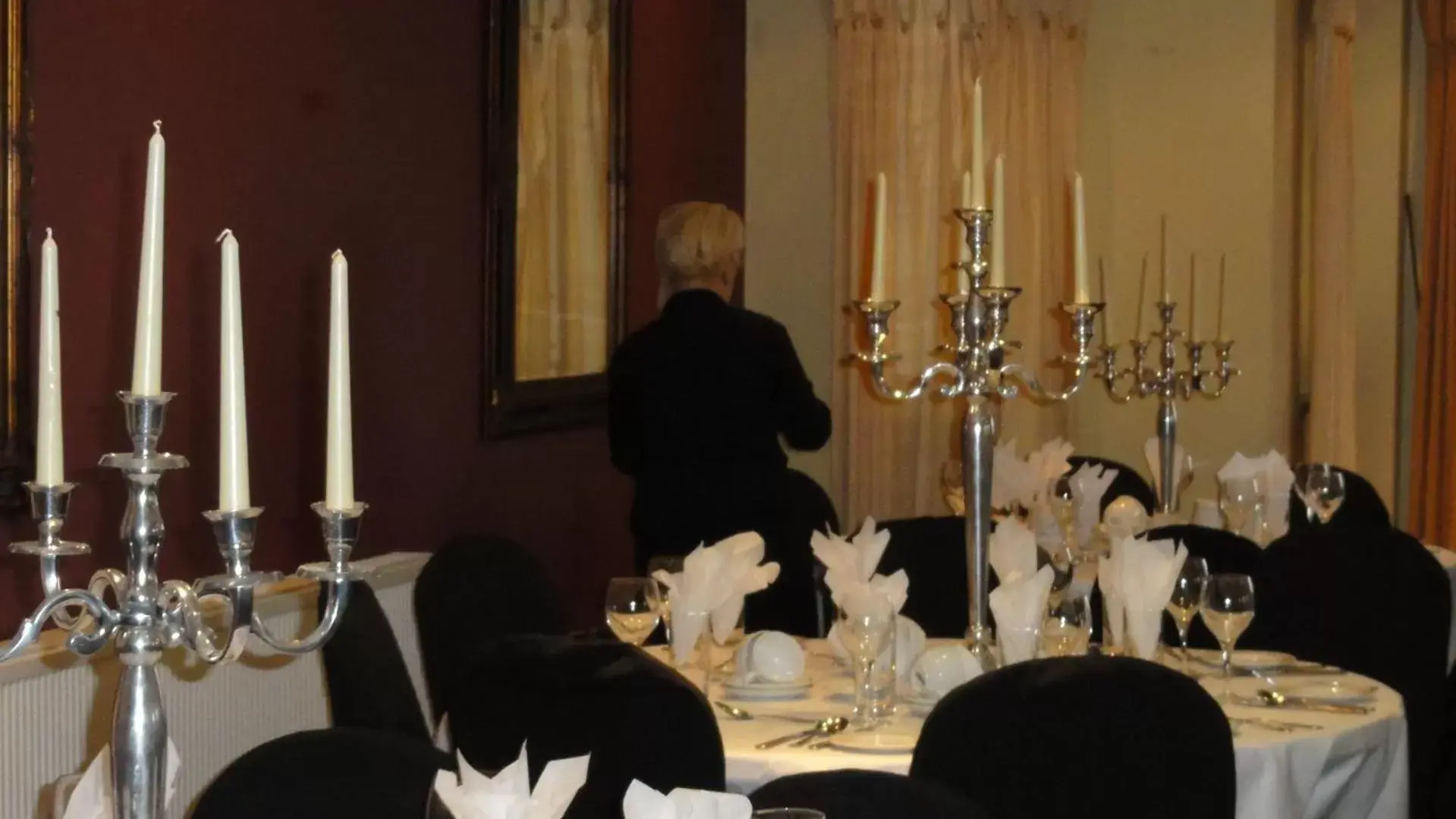 Banquet/Function facilities, Restaurant/Places to Eat in Hannon's Hotel