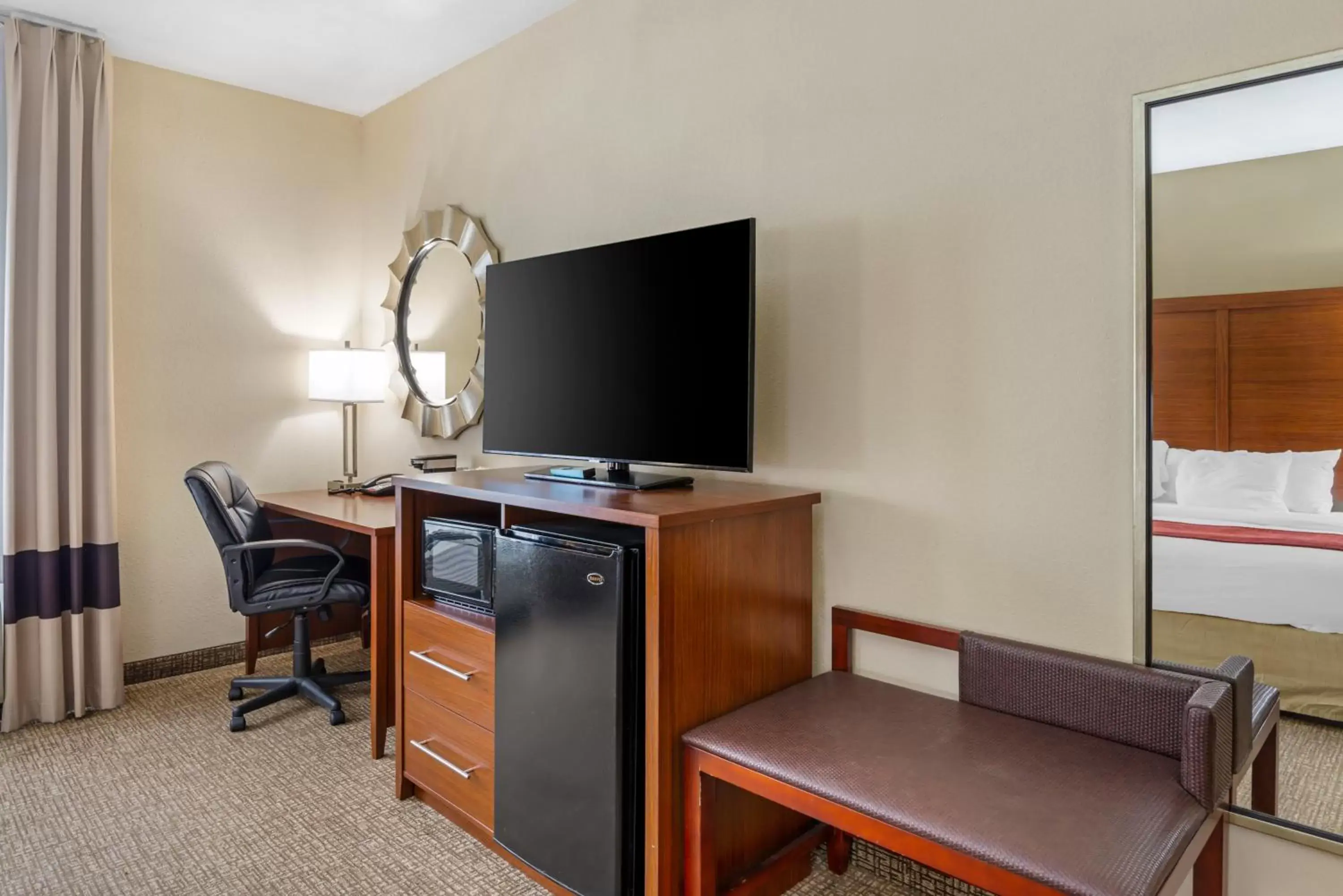 TV/Entertainment Center in Comfort Suites at Virginia Center Commons