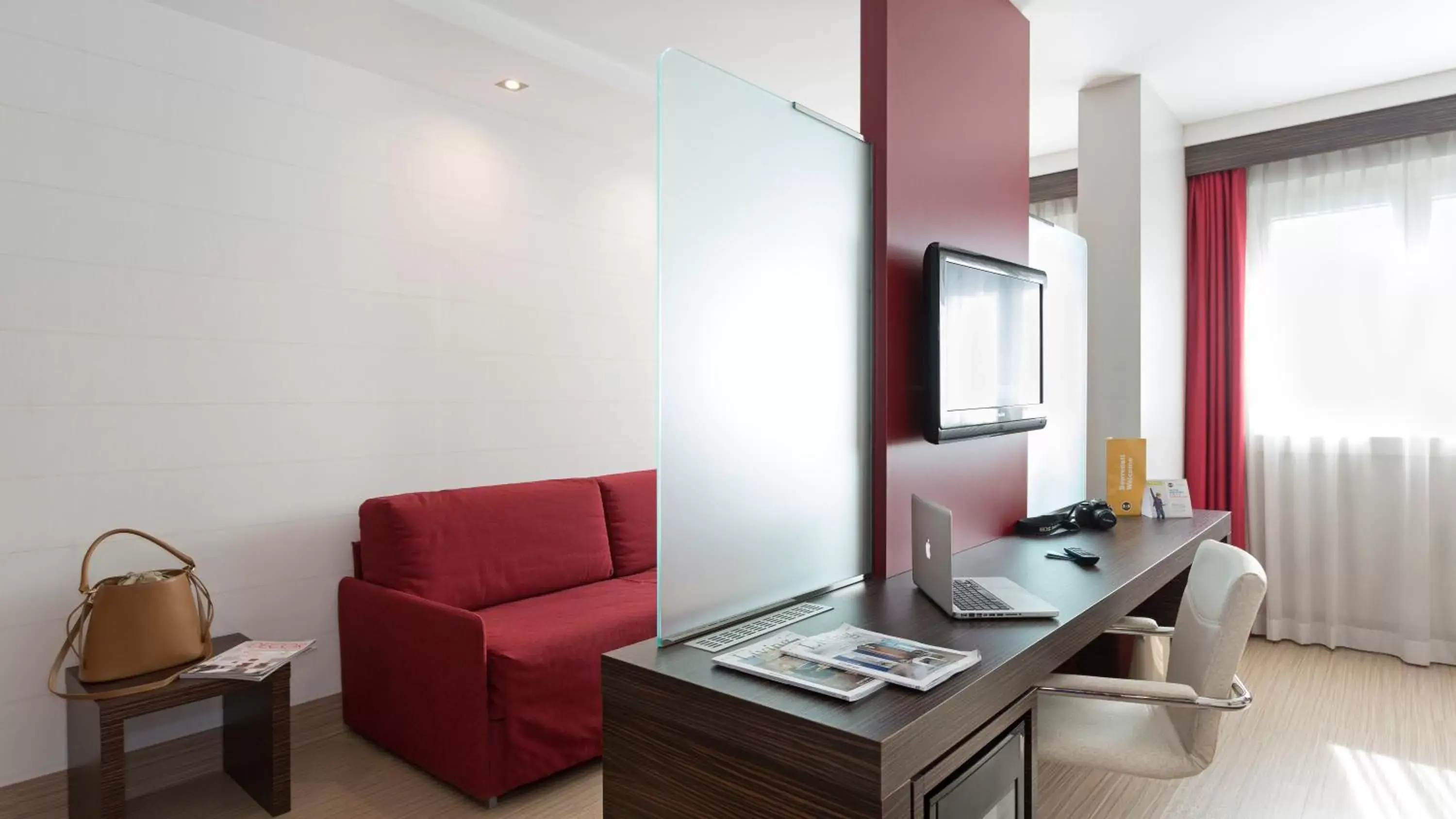 TV and multimedia, Seating Area in B&B Hotel Trento