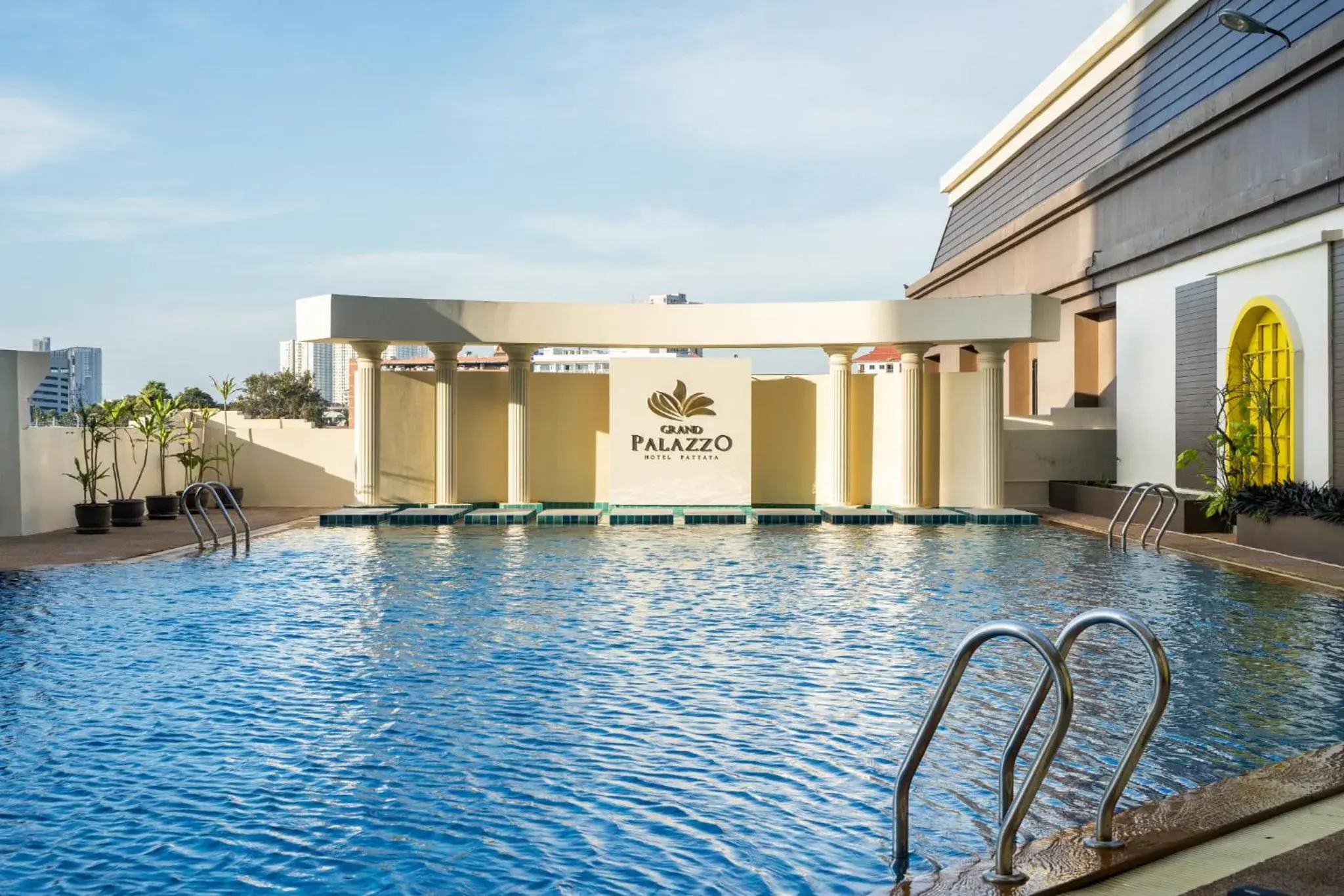Pool view in Grand Palazzo Hotel - SHA Extra Plus Pool view in Grand Palazzo Hotel - SHA Extra Plus