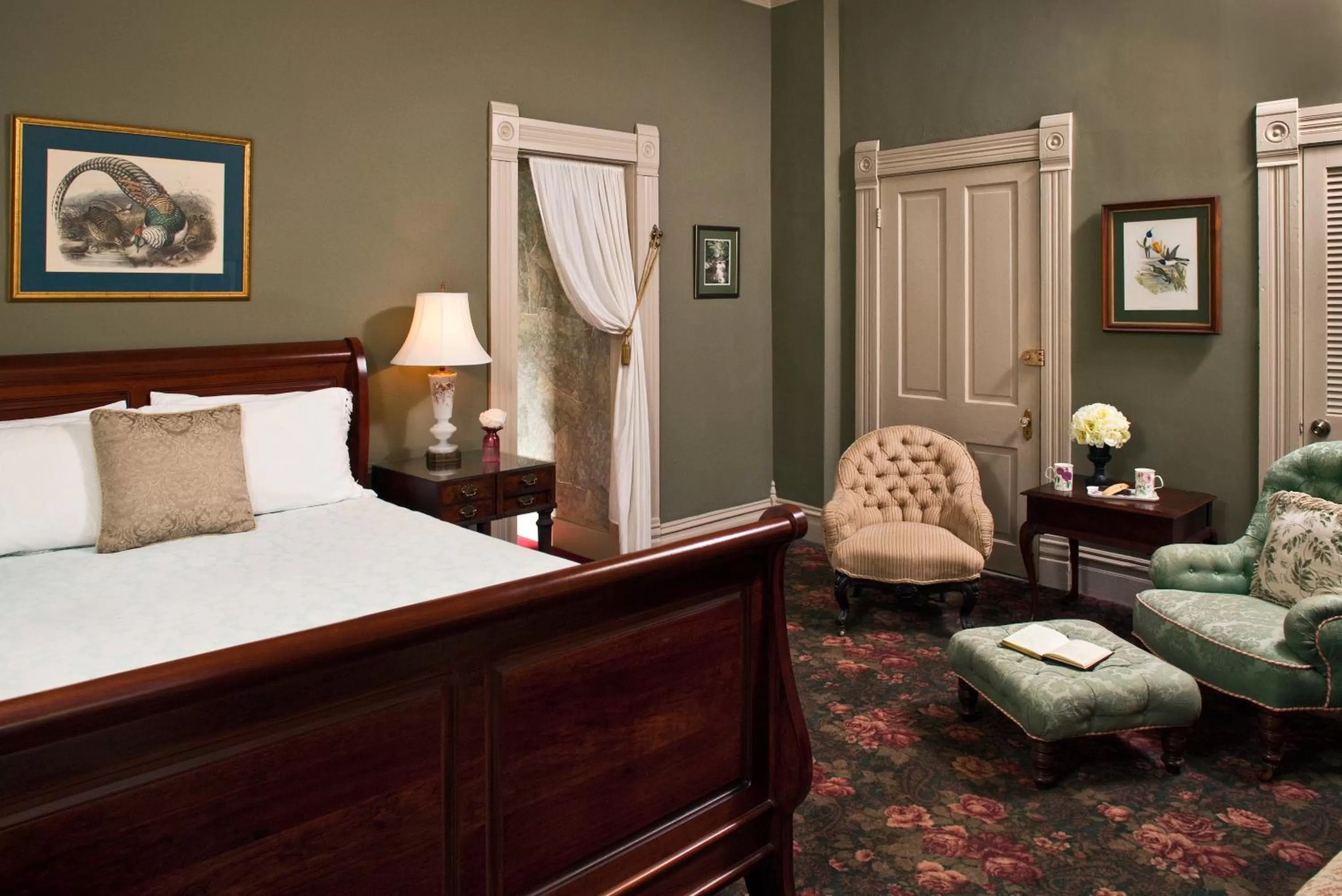 Two-Bedroom King Suite - Rose Suite in Devereaux Shields House