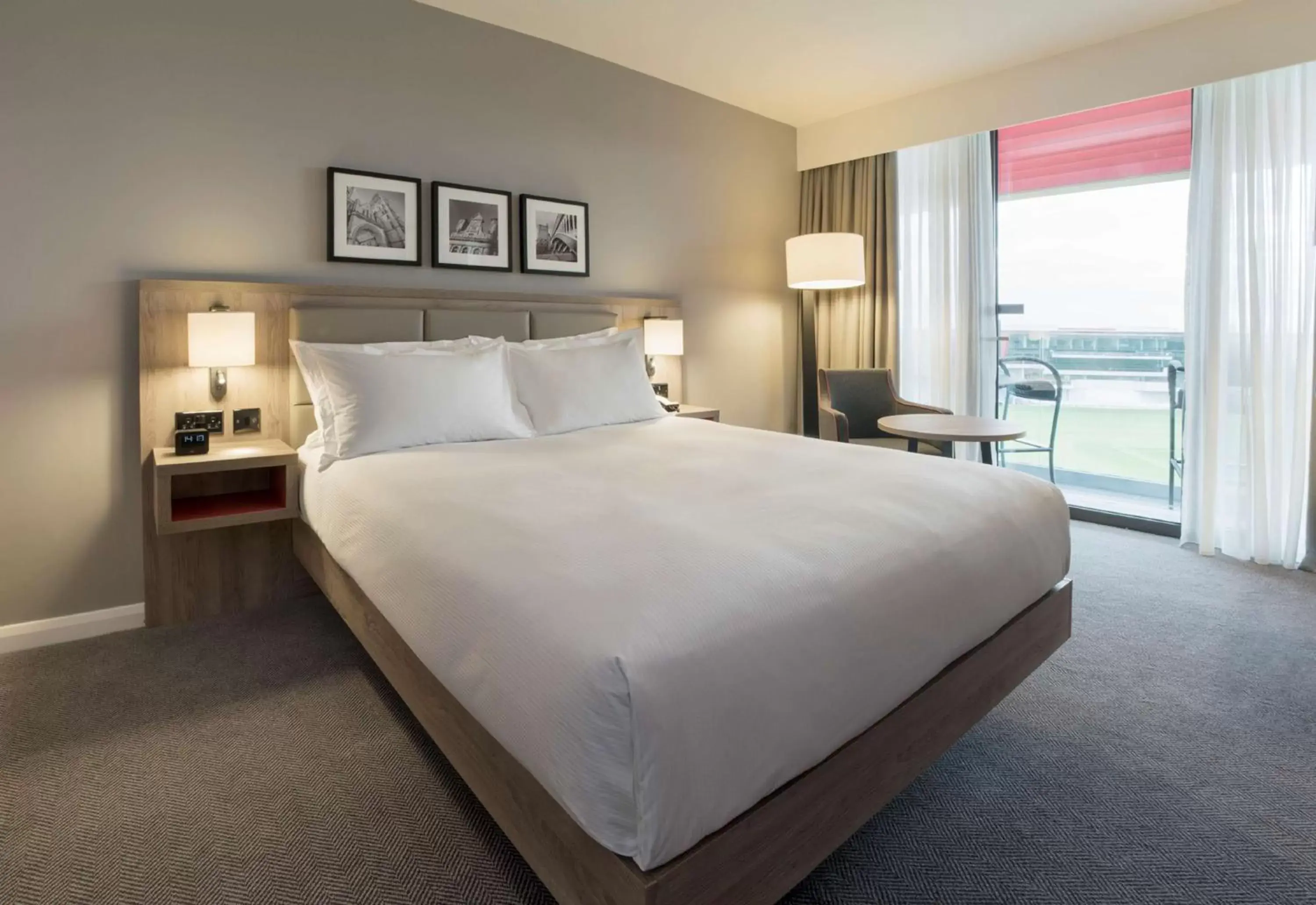 View (from property/room), Bed in Hilton Garden Inn Manchester Emirates Old Trafford