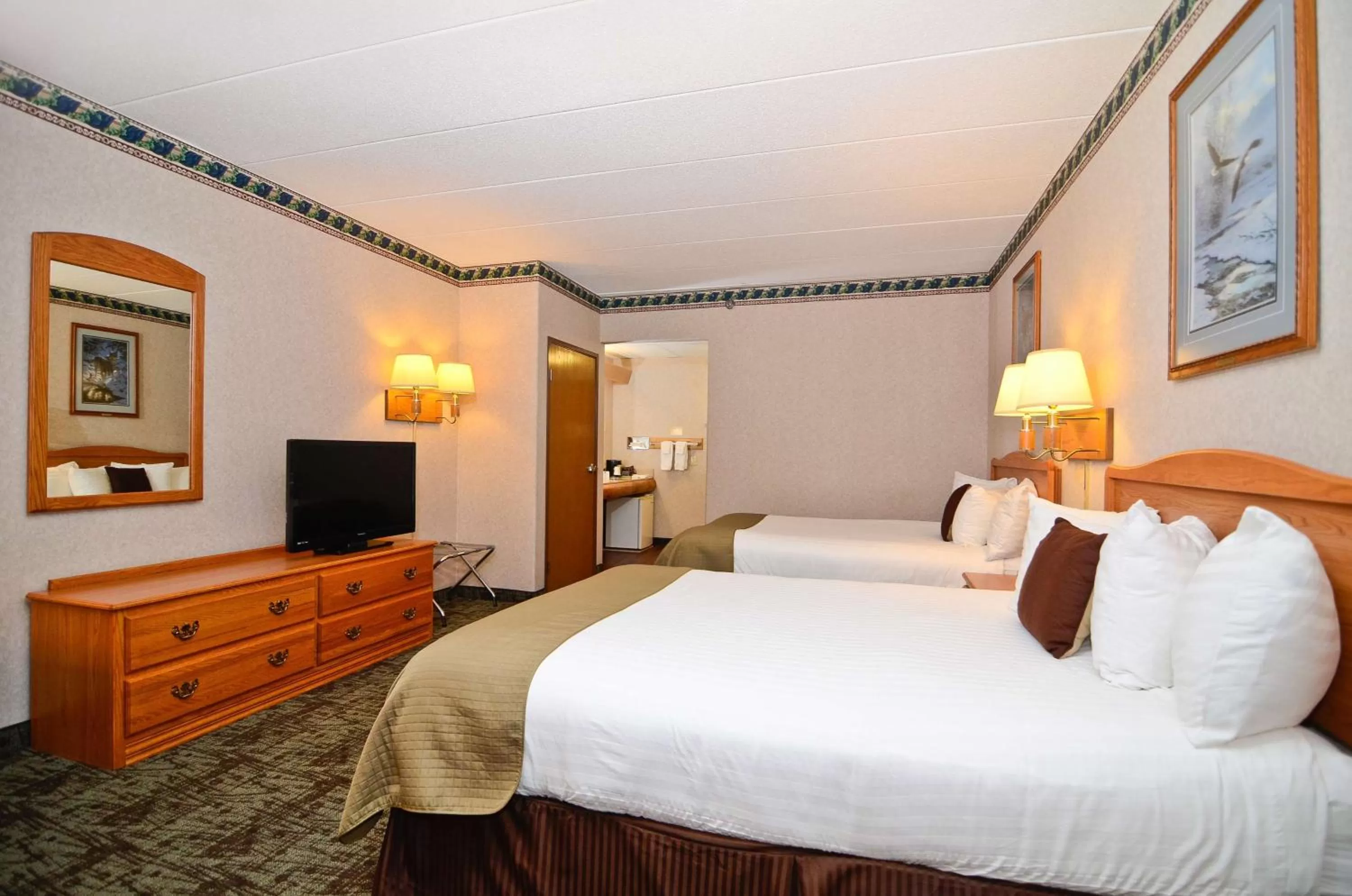 Queen Room with Two Queen Beds - Disability Access in Best Western Northwoods Lodge
