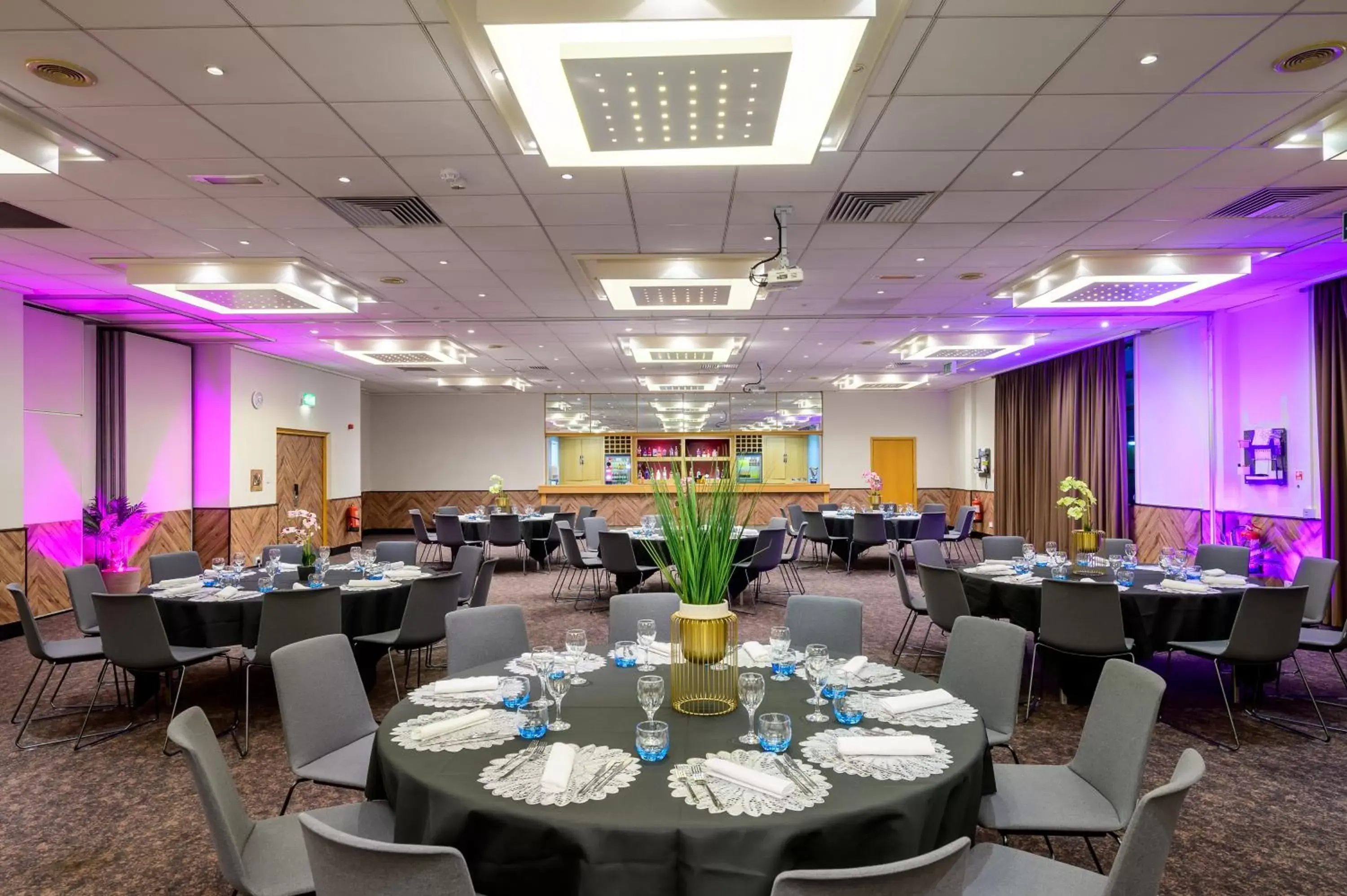 Banquet/Function facilities, Restaurant/Places to Eat in Novotel Birmingham Centre