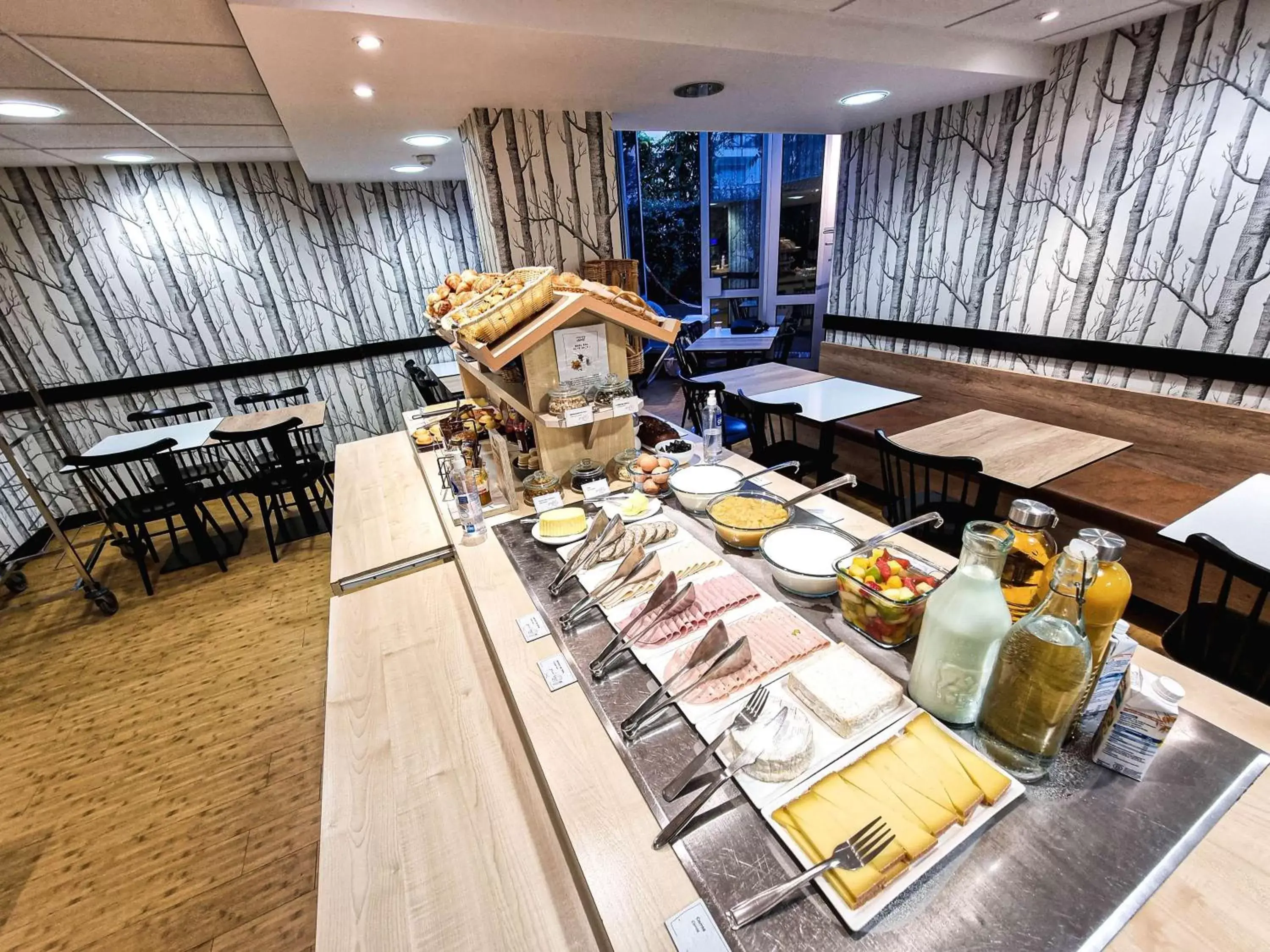 Sports, Restaurant/Places to Eat in ibis Styles Caen Centre Historique