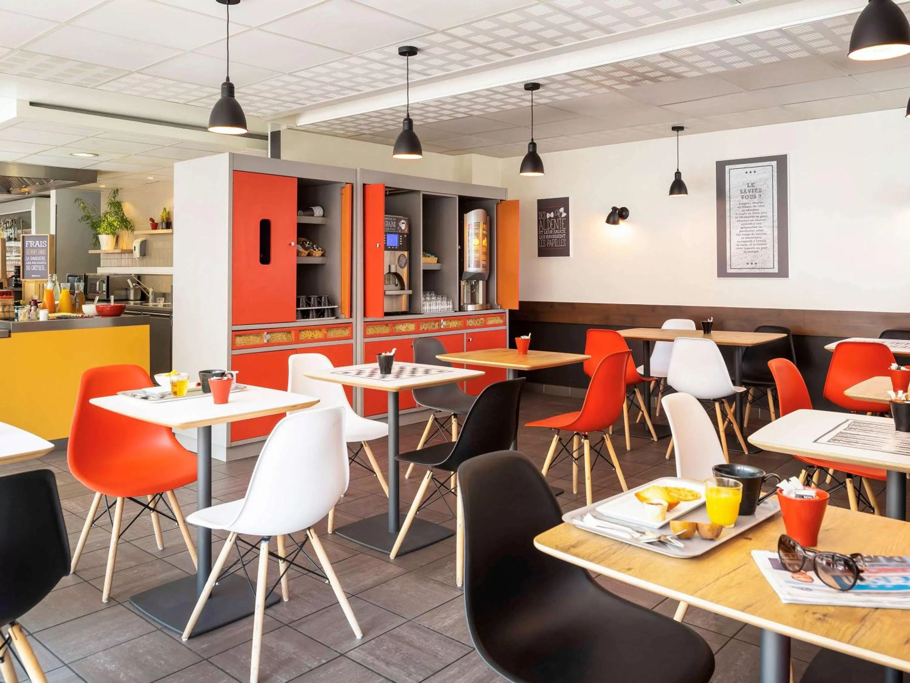 Restaurant/places to eat in ibis Paris Marne la Vallee Emerainville