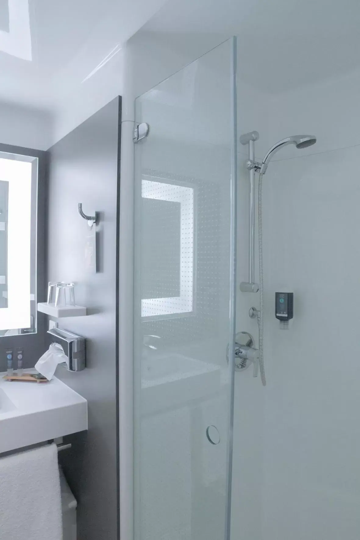 Shower, Bathroom in Novotel Suites Wien City Donau