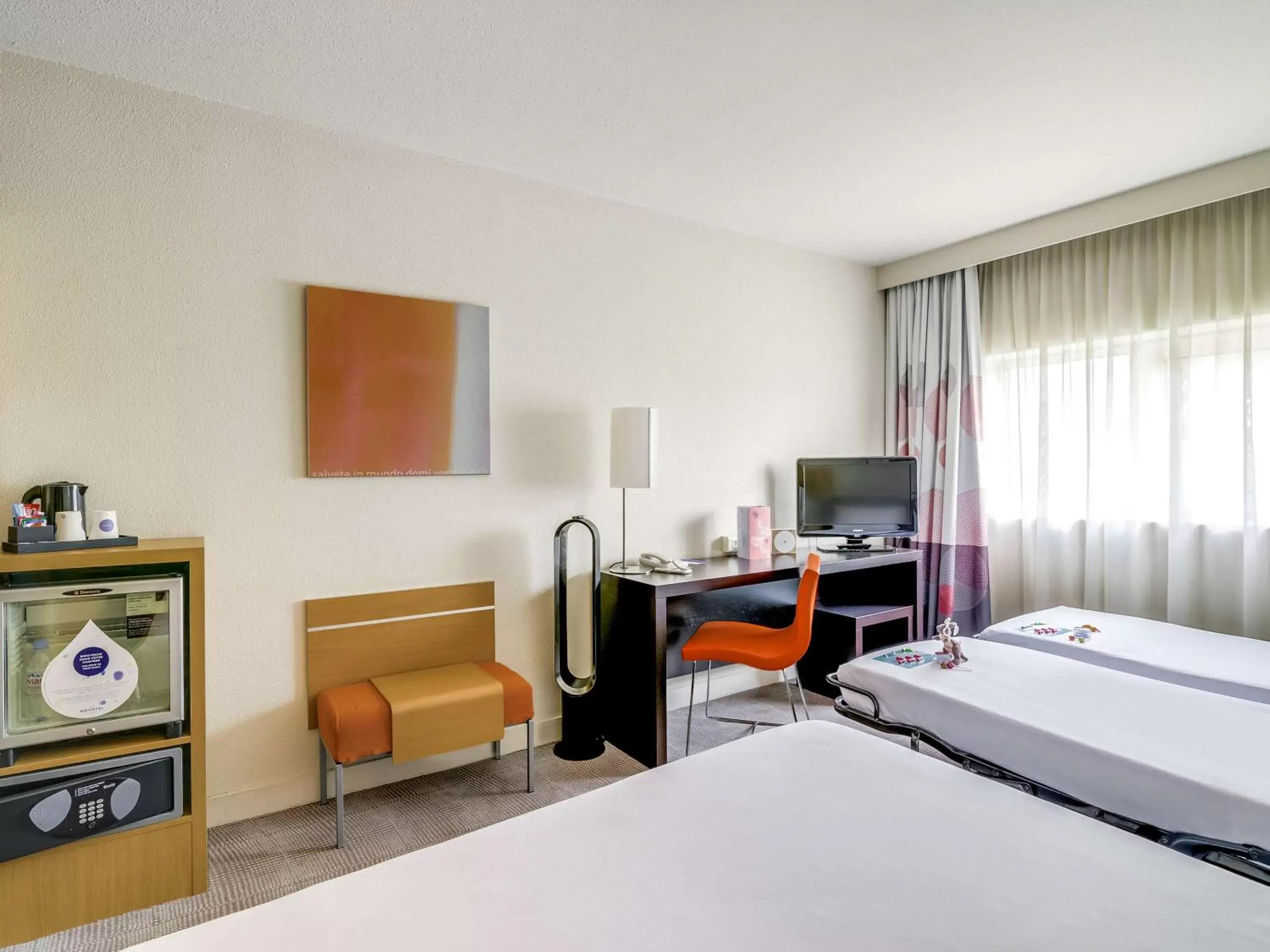 Photo of the whole room, TV/Entertainment Center in Novotel Paris Orly Rungis