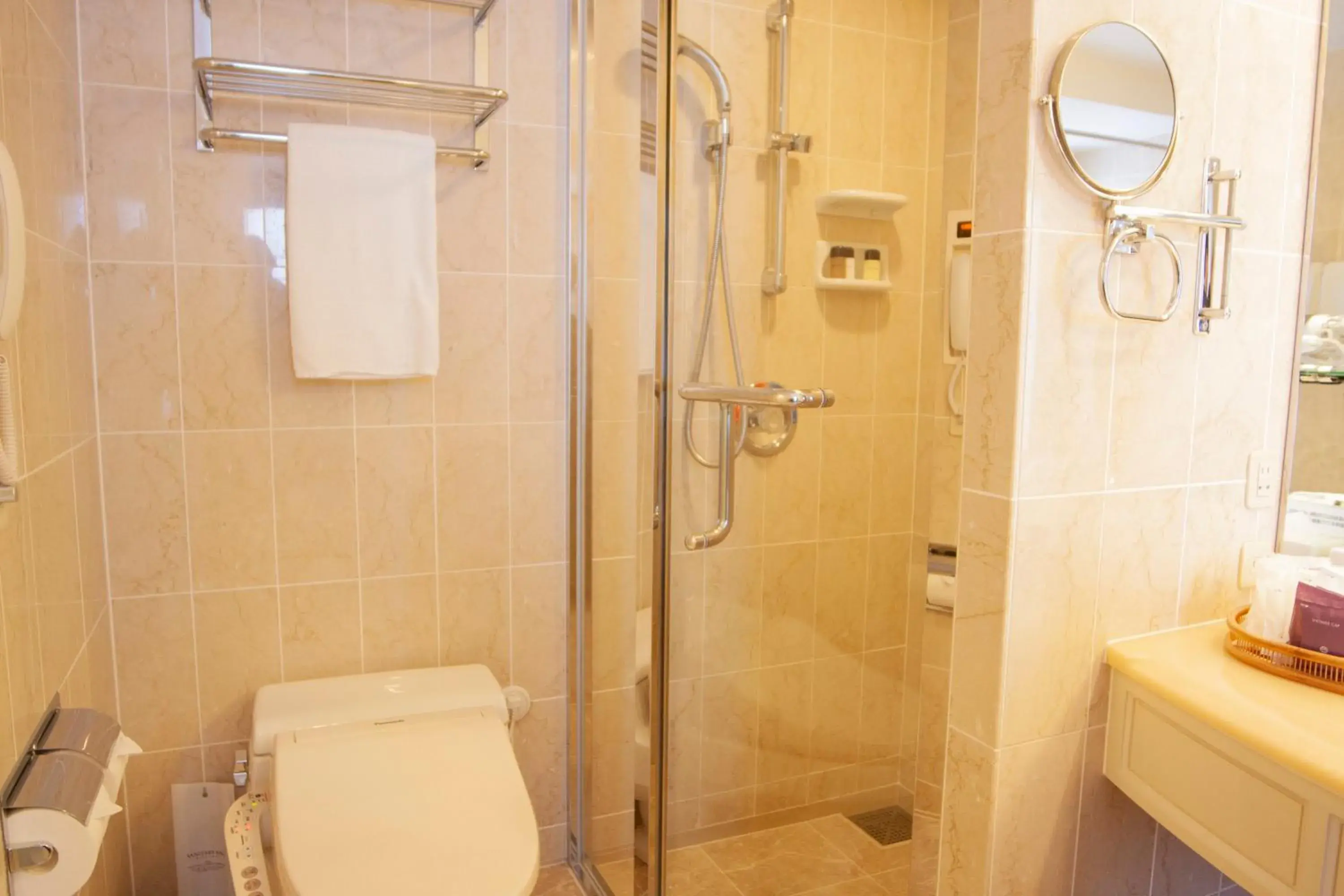 Shower, Bathroom in Hotel New Otani Makuhari