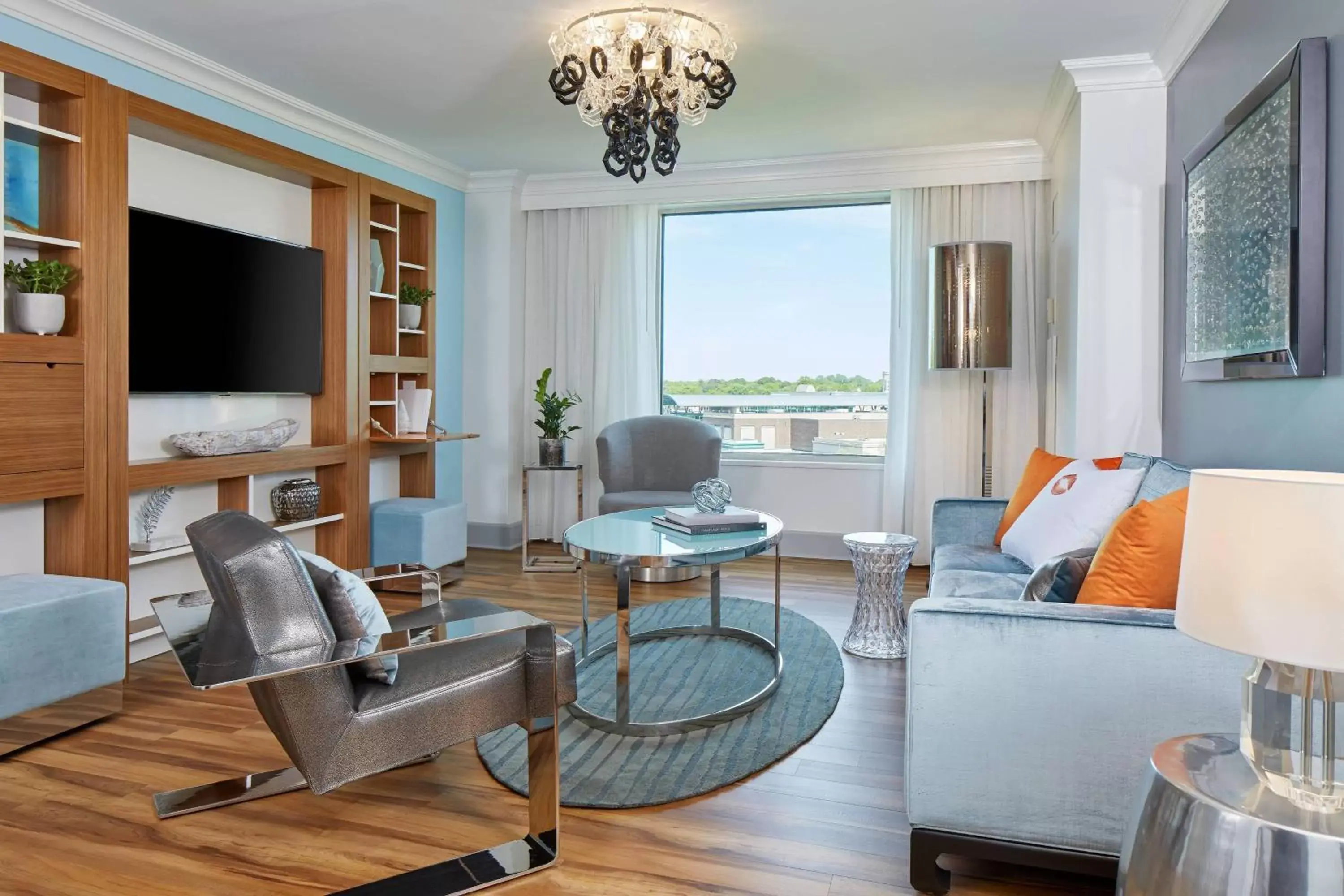 Bedroom, Seating Area in Renaissance Charlotte SouthPark Hotel