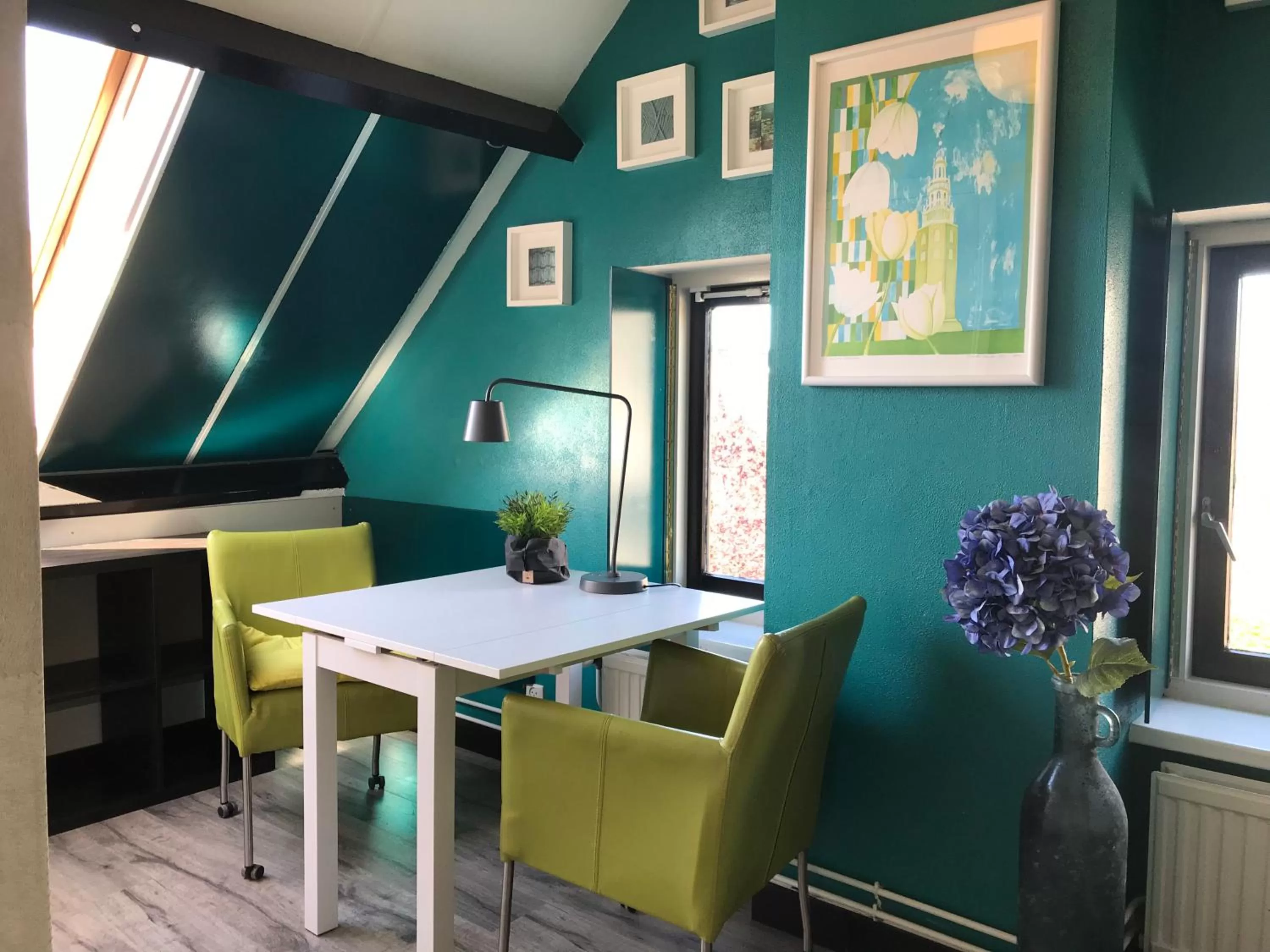 Seating area, TV/Entertainment Center in Bed&Breakfast Maasland