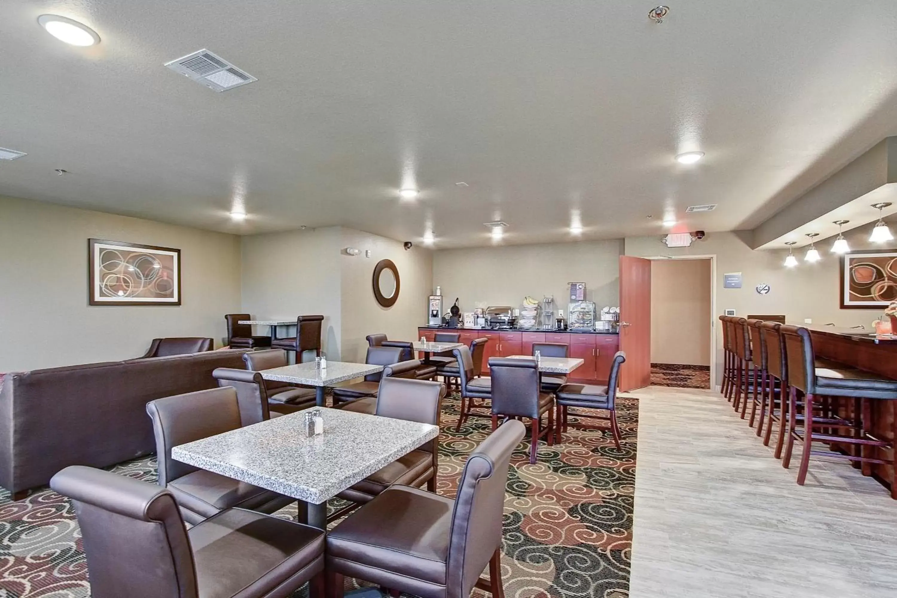 Restaurant/Places to Eat in Cobblestone Hotel & Suites Pulaski/Green Bay