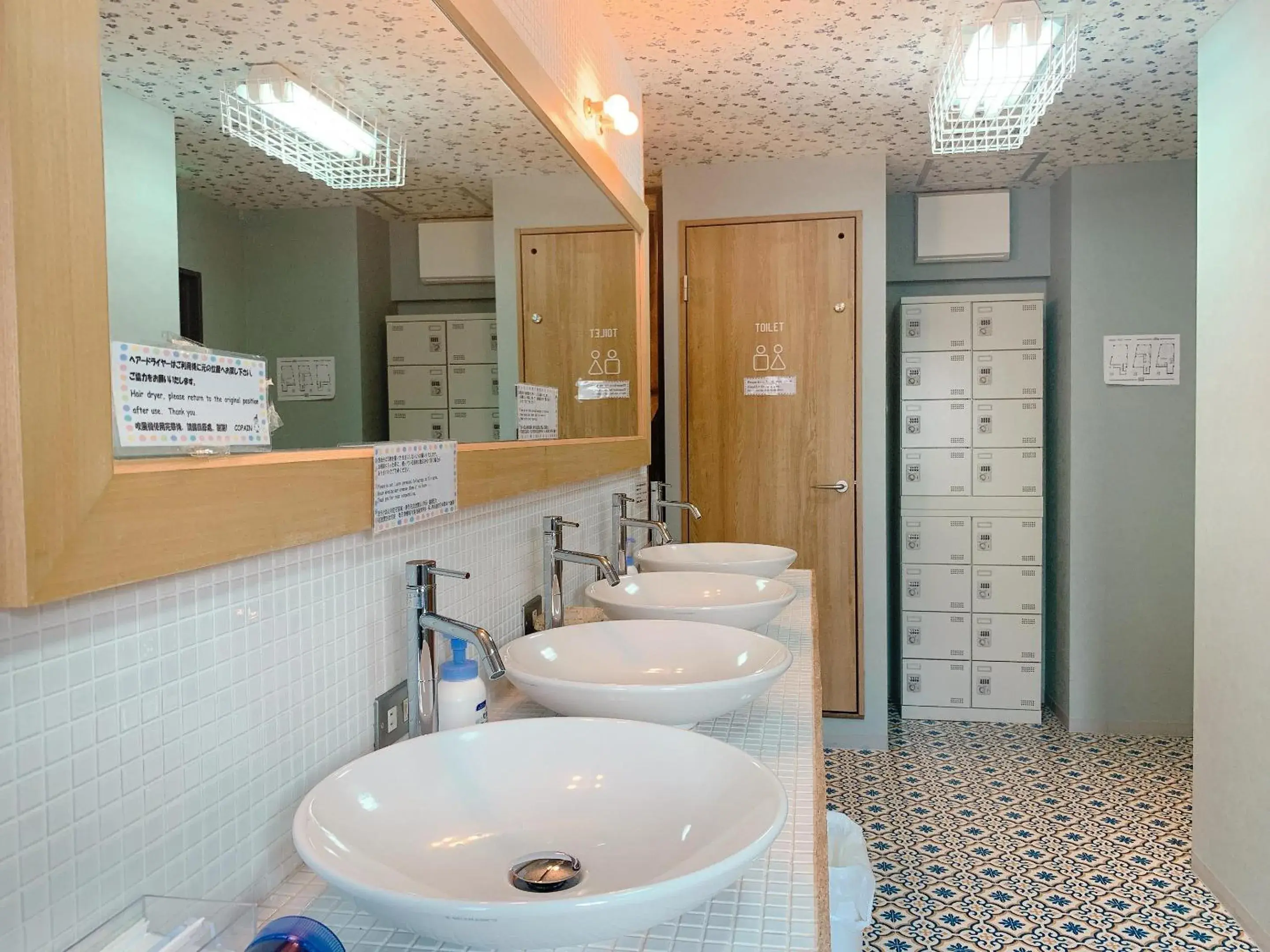 Bathroom in Good Diner Inn Copain