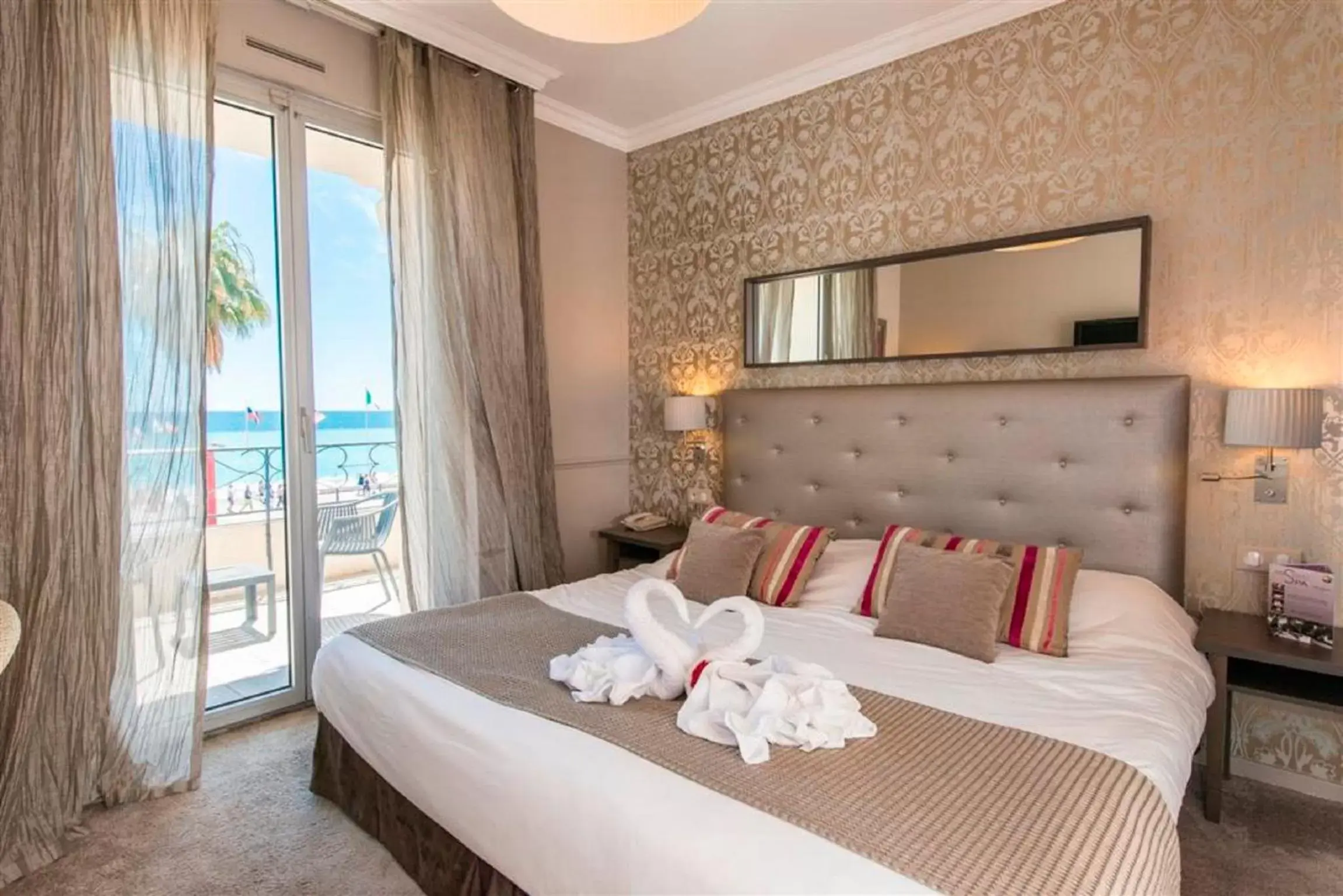 Double or Twin Room with Sea View in Hôtel Le Royal Promenade des Anglais