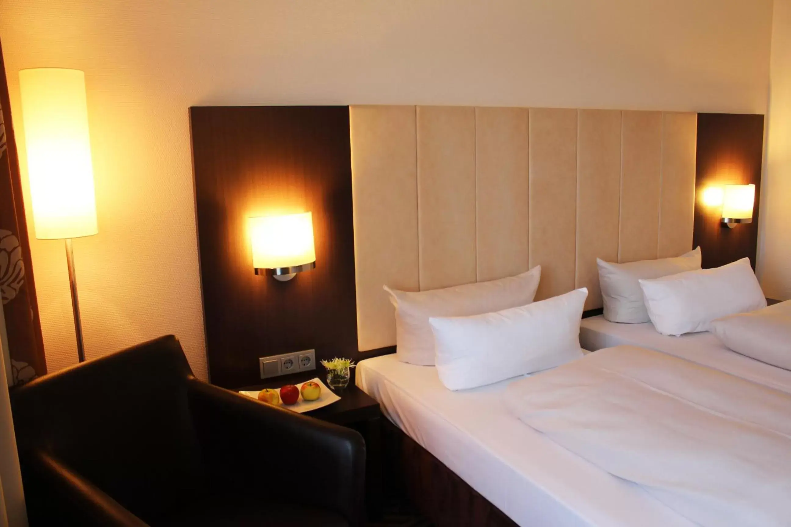 Photo of the whole room, Bed in Best Western soibelmanns Frankfurt Airport