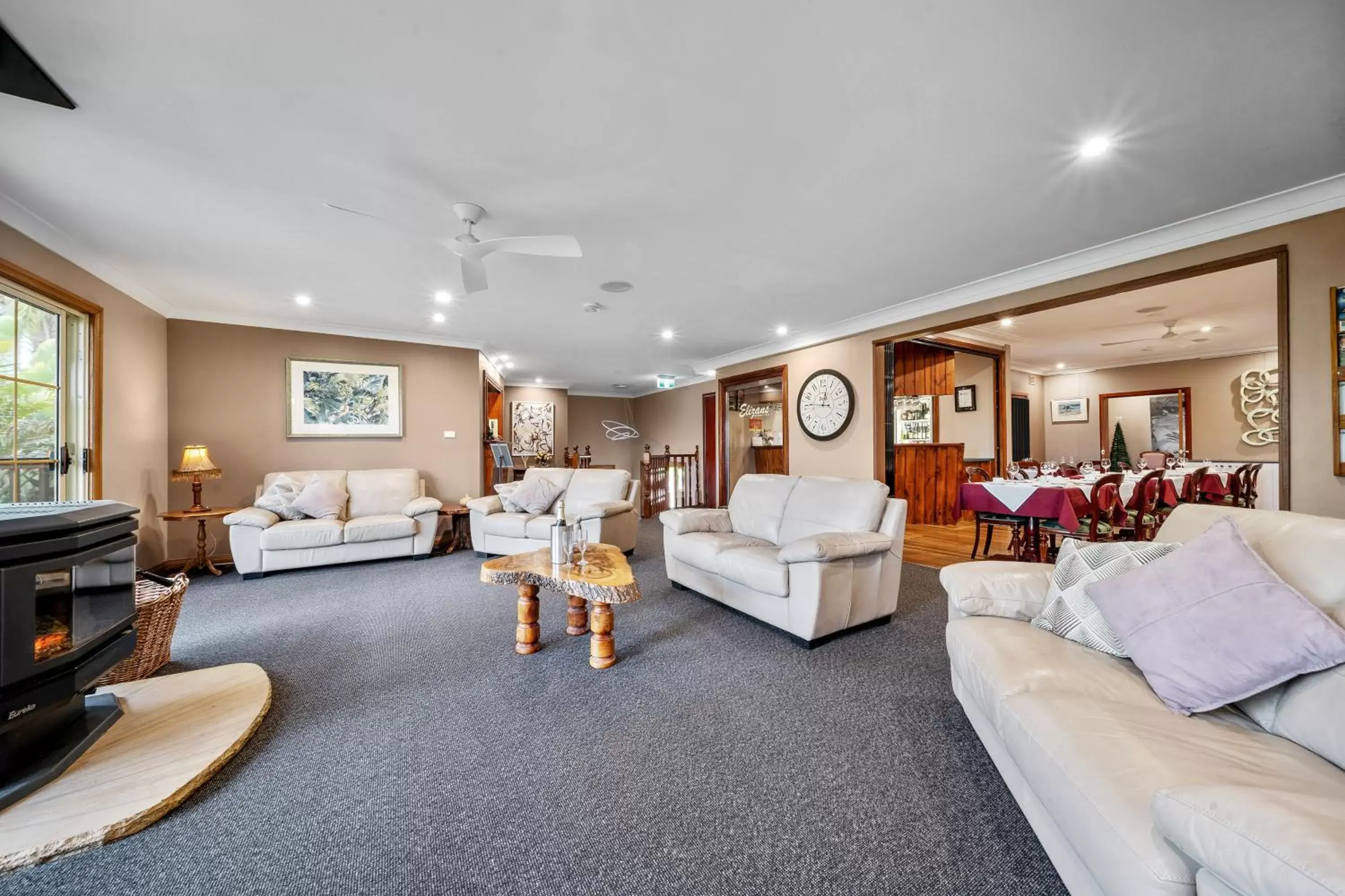 Living room, Seating Area in Oasis Inn Ulladulla