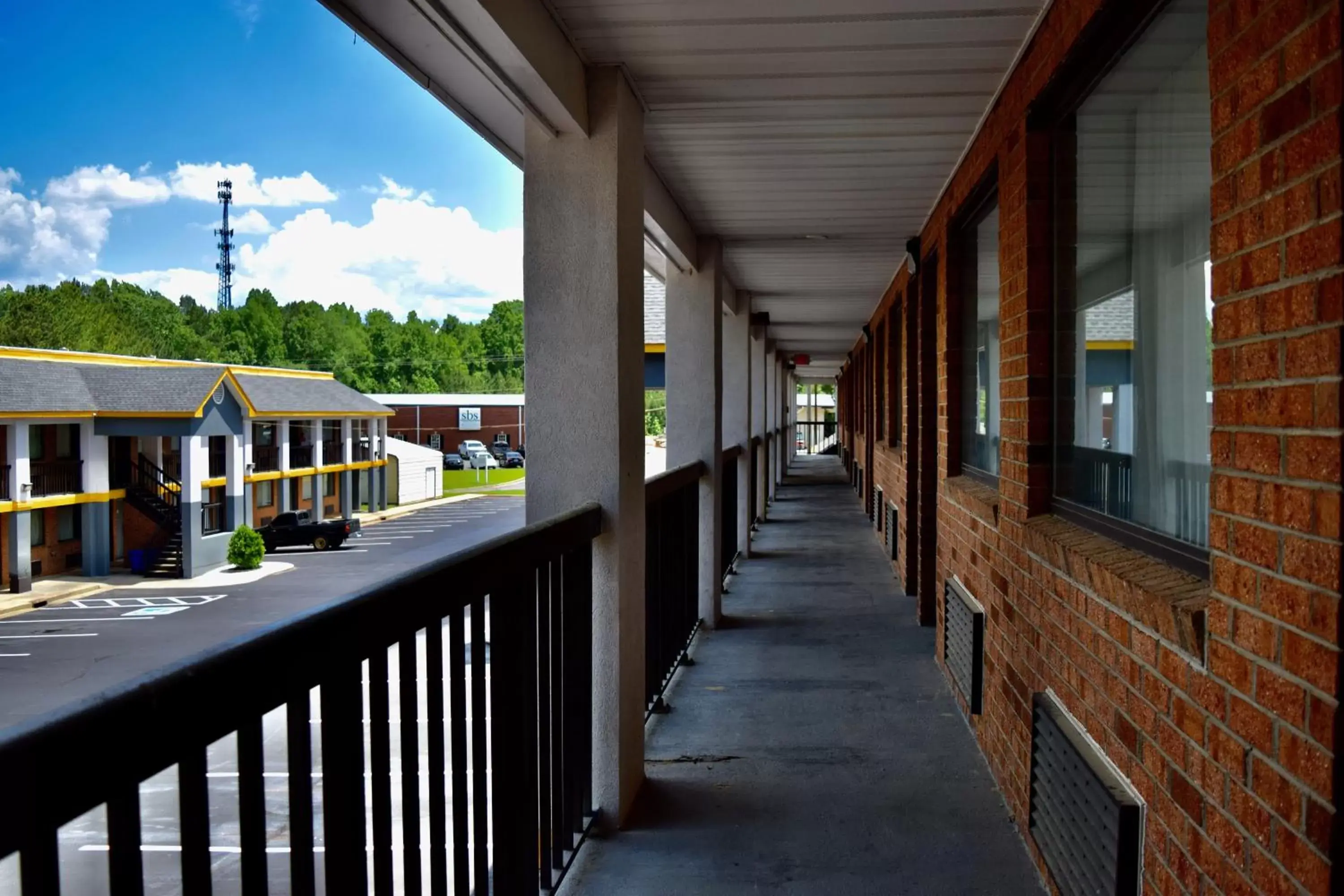 Property building, Balcony/Terrace in Econo Lodge Sanford NC