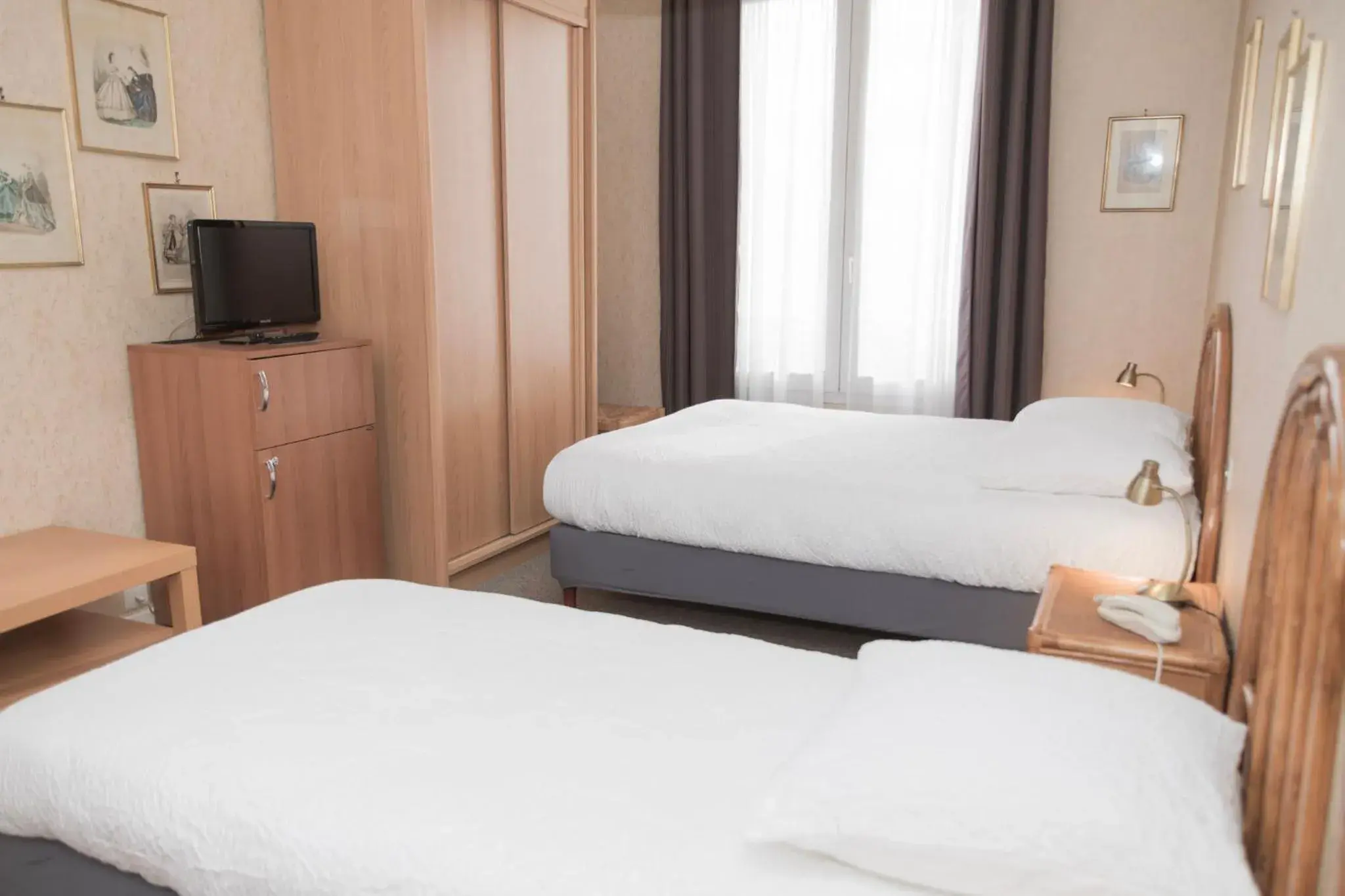 Standard Twin Room in Cit'Hotel Aéro-Hotel Standard Twin Room in Cit'Hotel Aéro-Hotel