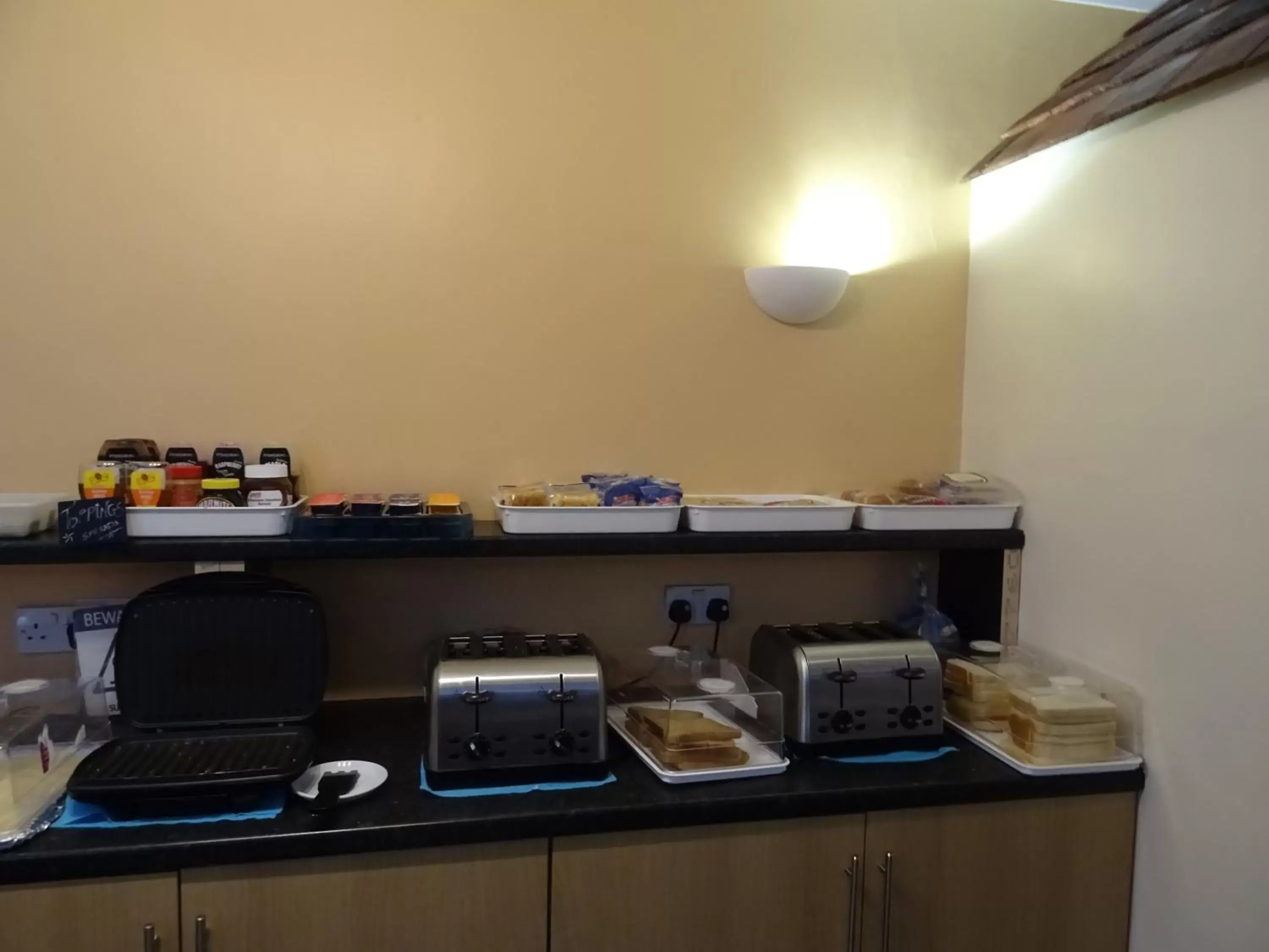 Continental breakfast, Kitchen/Kitchenette in The Gatwick White House Hotel