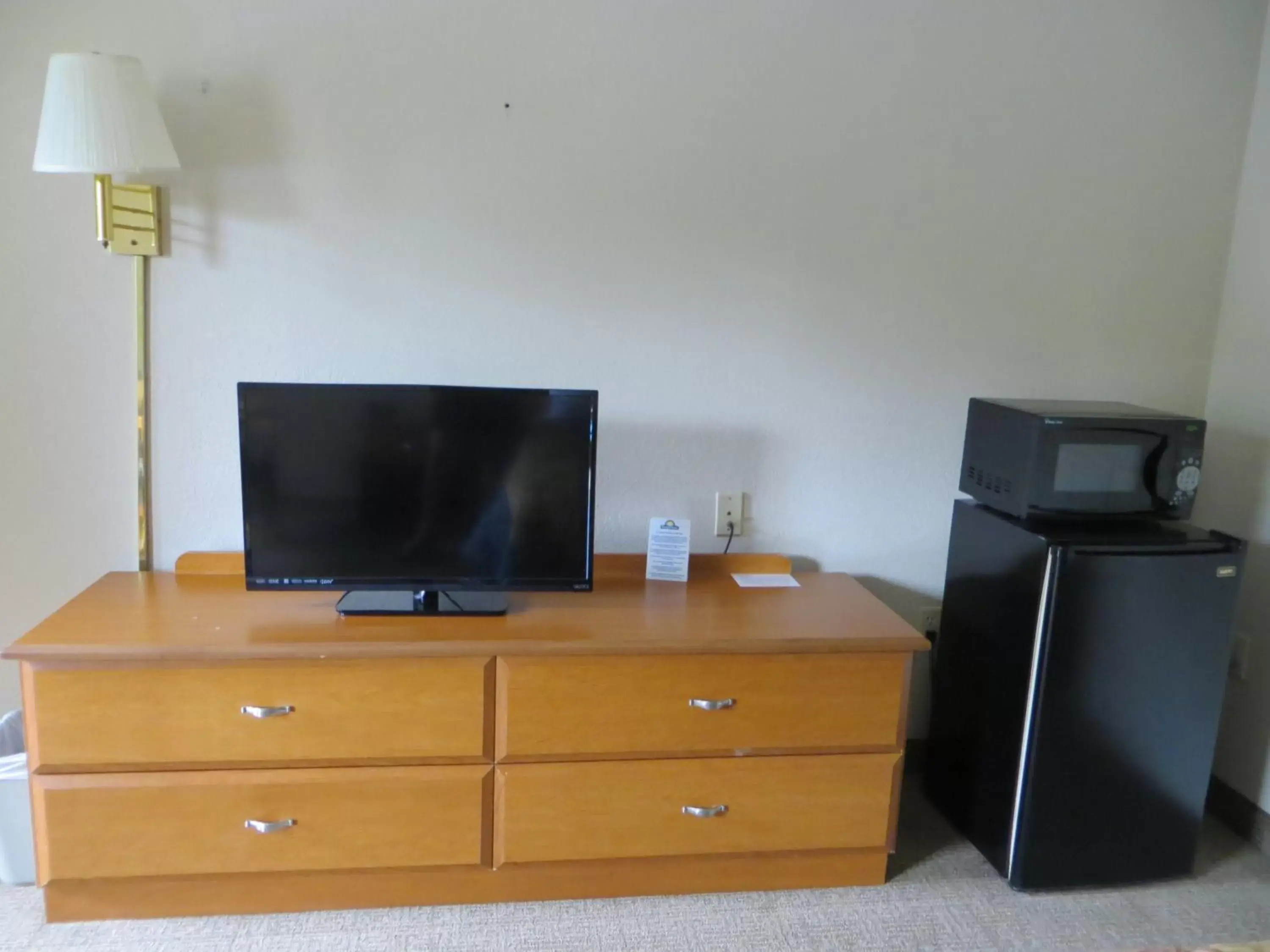 TV/Entertainment Center in Days Inn by Wyndham Elberton