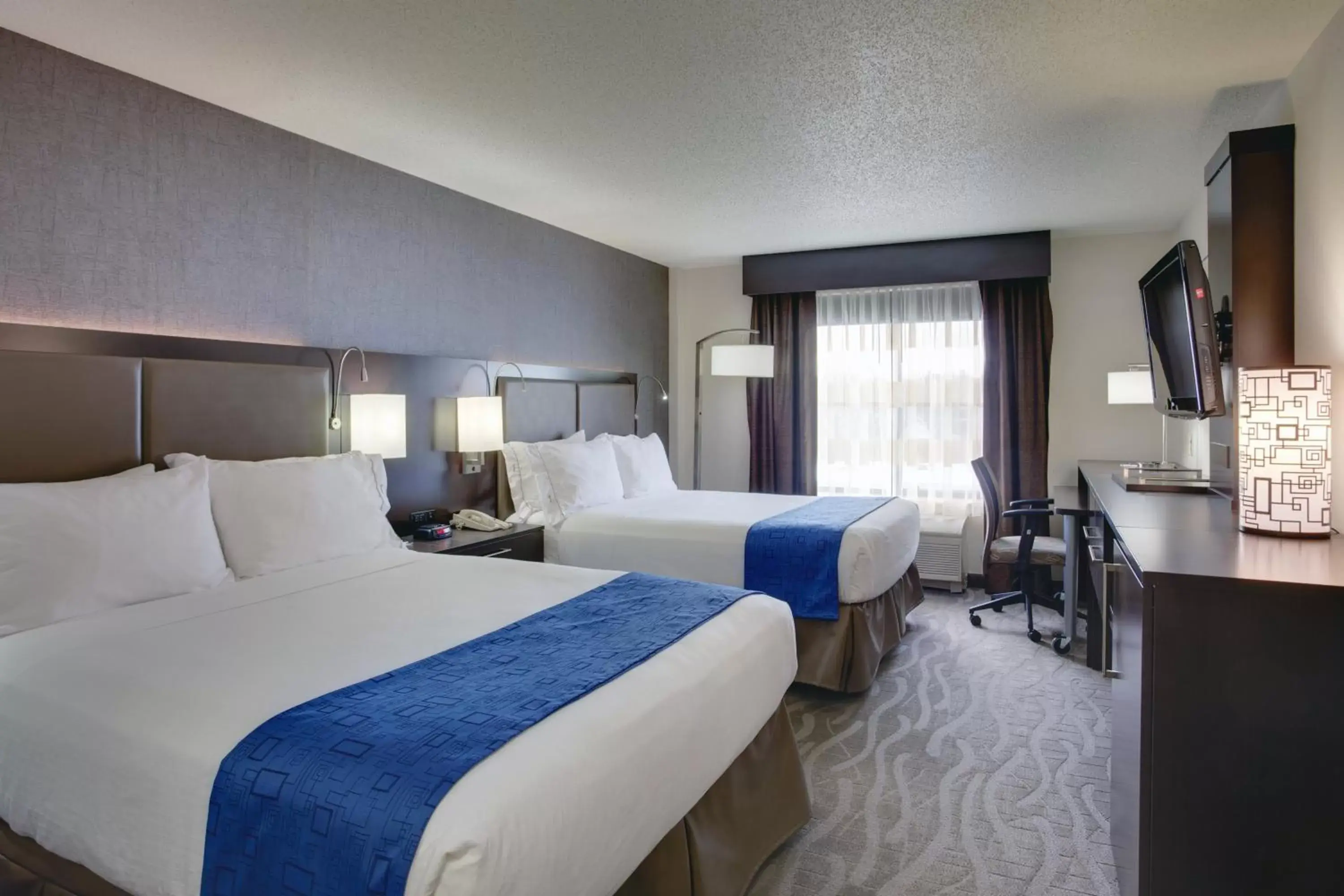 Photo of the whole room in Holiday Inn Express Hotel & Suites Meadowlands Area, an IHG Hotel