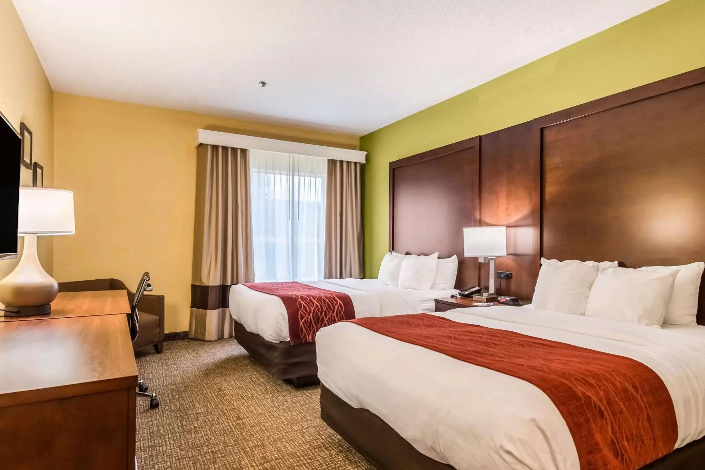 Photo of the whole room, Bed in Comfort Inn & Suites Dayton