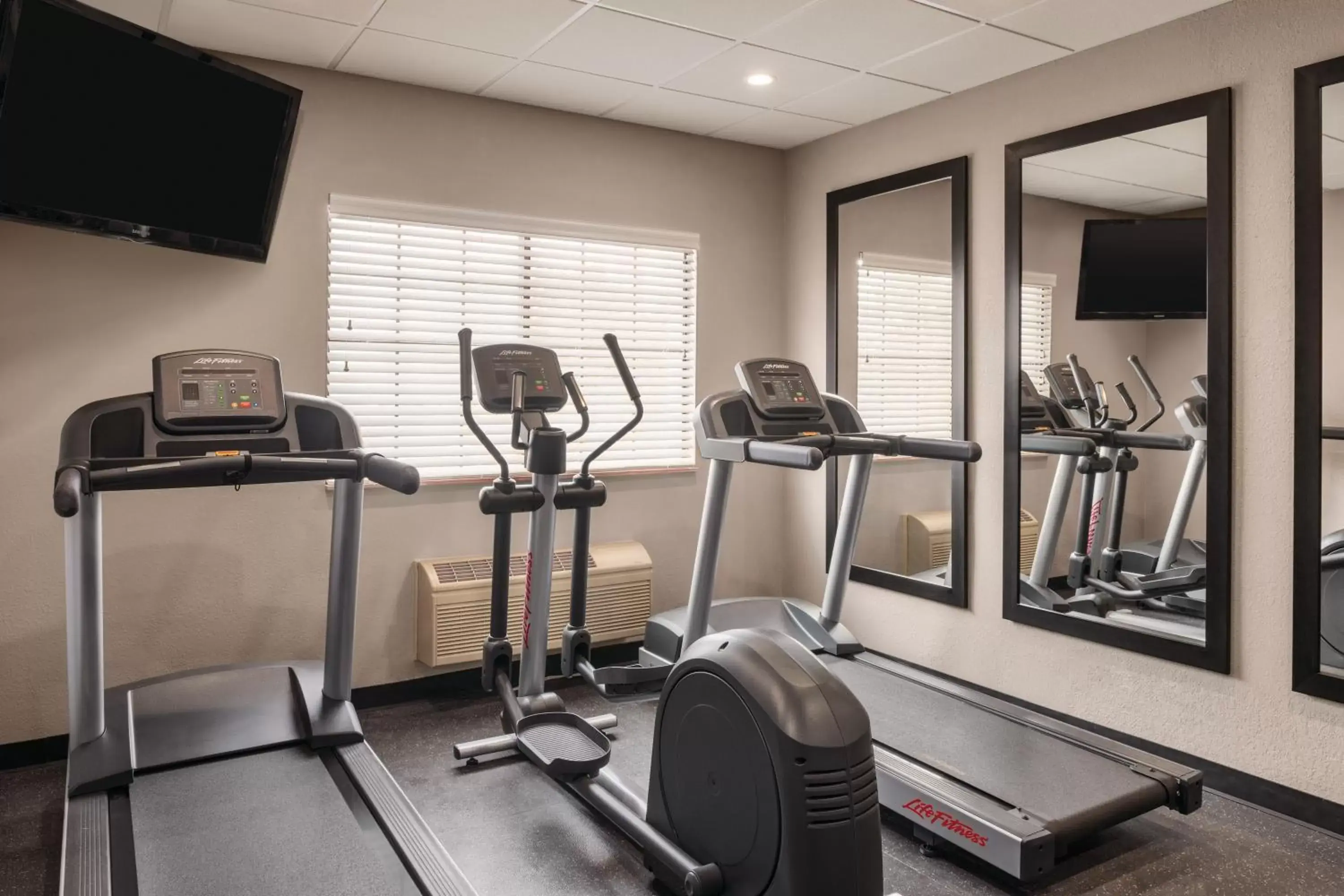 Fitness centre/facilities, Fitness Center/Facilities in Country Inn & Suites by Radisson, Chicago-Hoffman