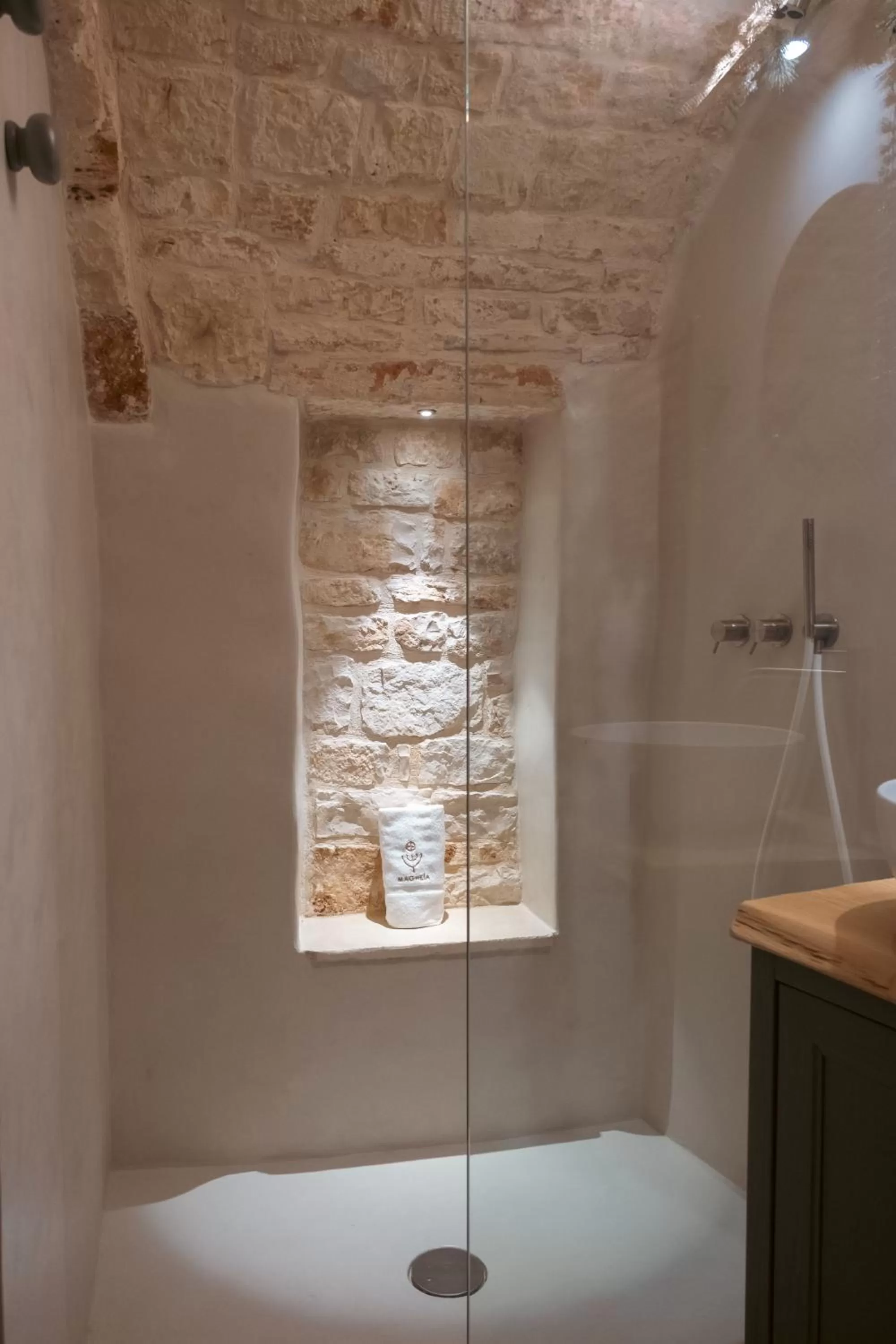 Shower, Bathroom in Trulli Magheia