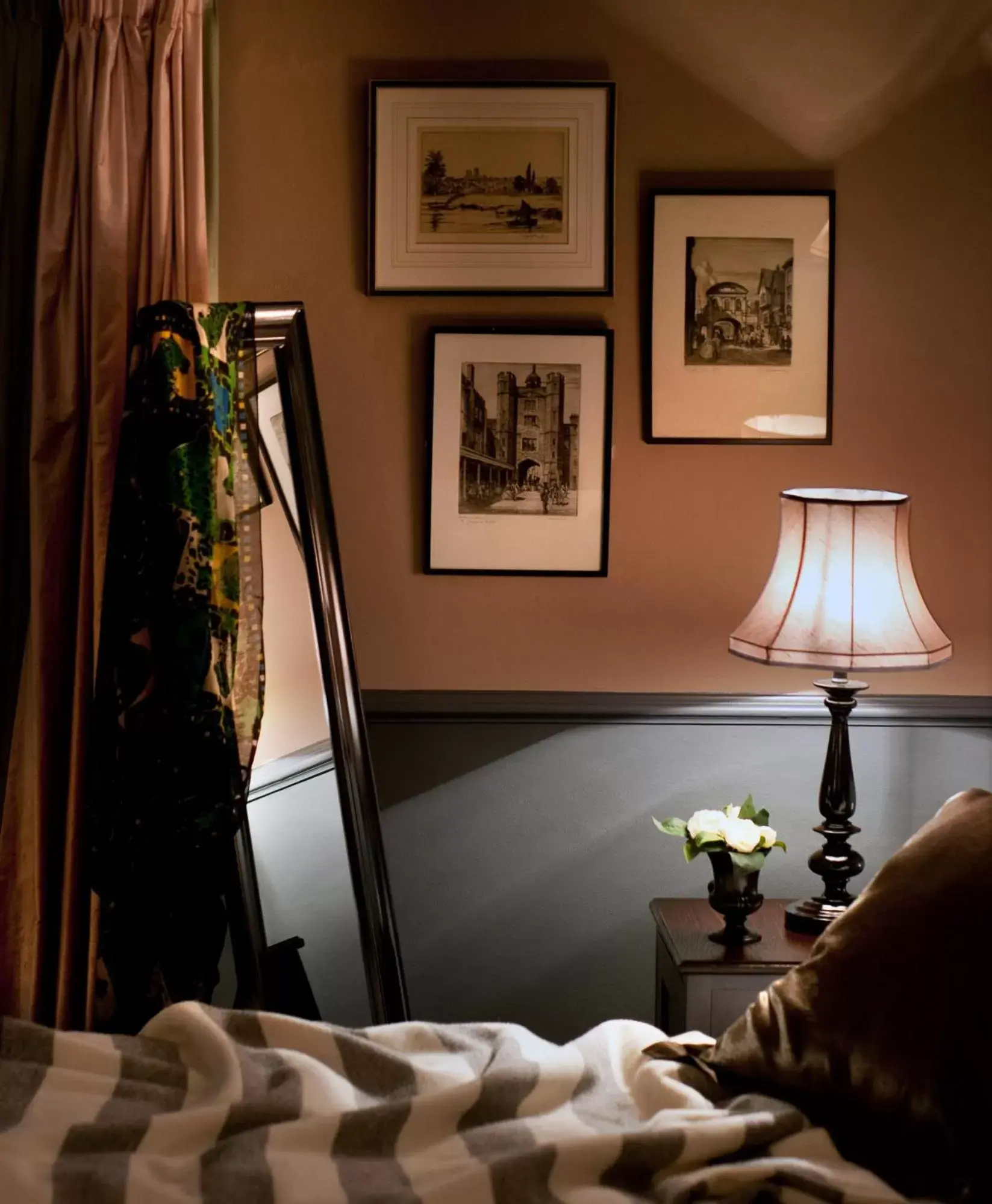 Bed in The Crown And Thistle, Abingdon Bed in The Crown And Thistle, Abingdon