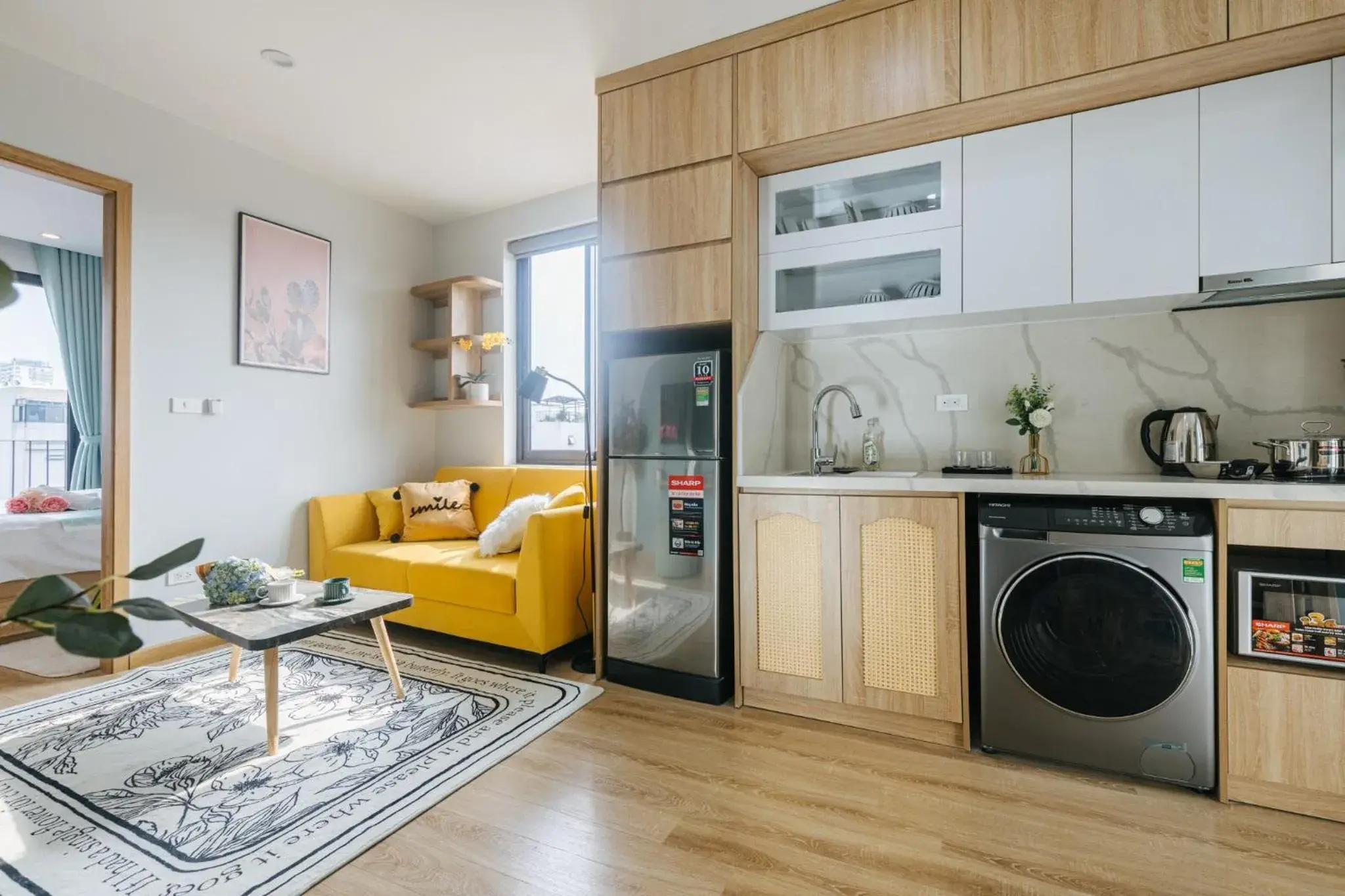 Living room, Kitchen/Kitchenette in Crescendo Urban Stay