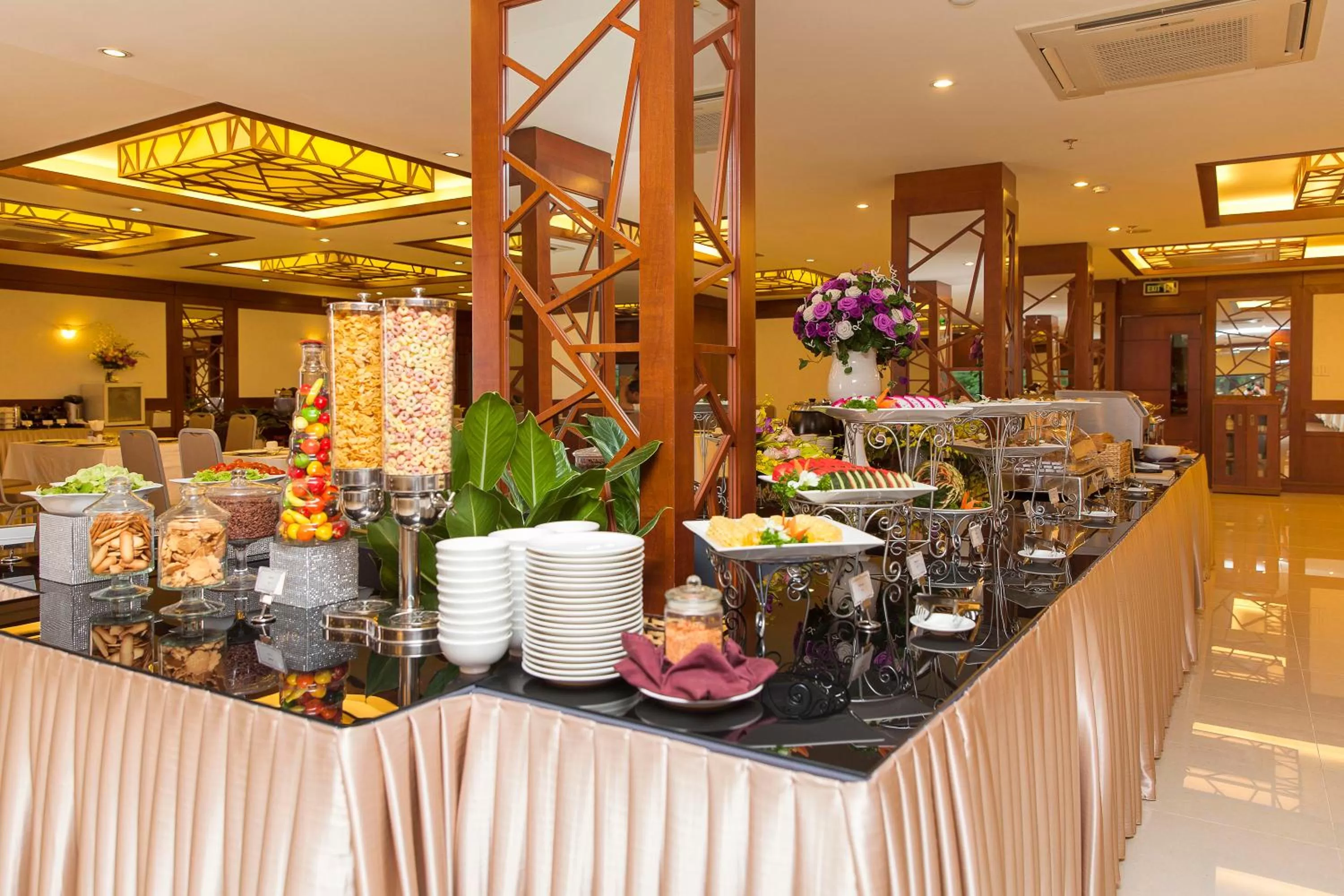 Restaurant/places to eat in Vien Dong Hotel - Near Bui Vien Walking Street