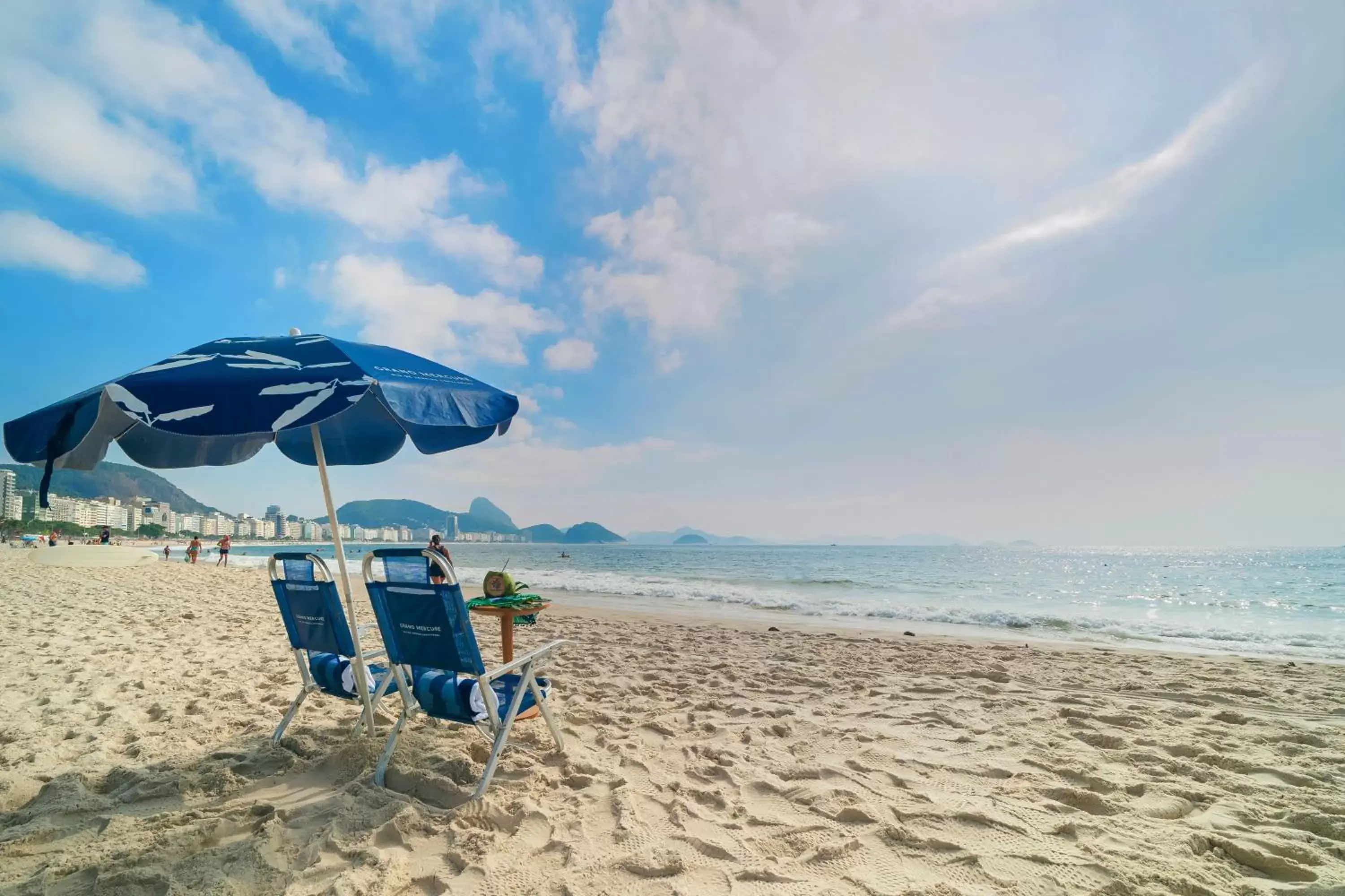 Beach in Grand Mercure Rio de Janeiro Copacabana