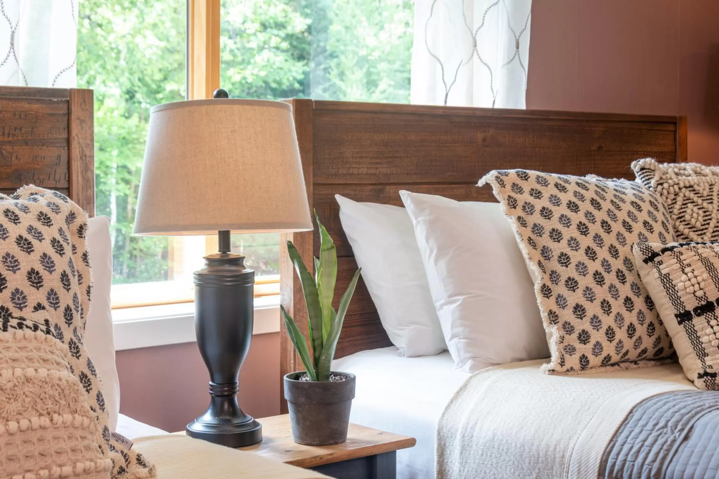 Bedroom, Bed in White Horse Lodge