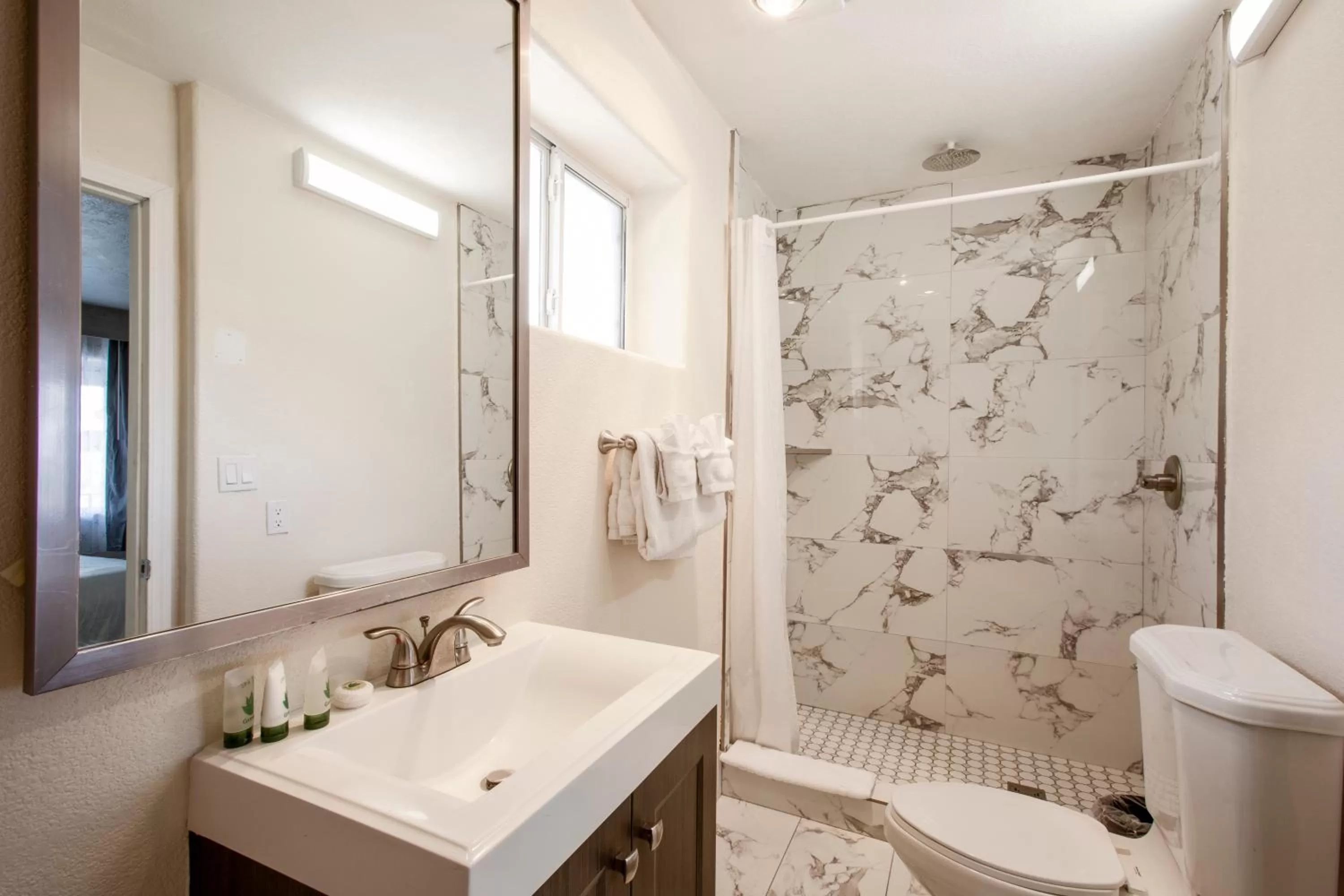 Shower in Hotel Aspen Flagstaff/ Grand Canyon InnSuites